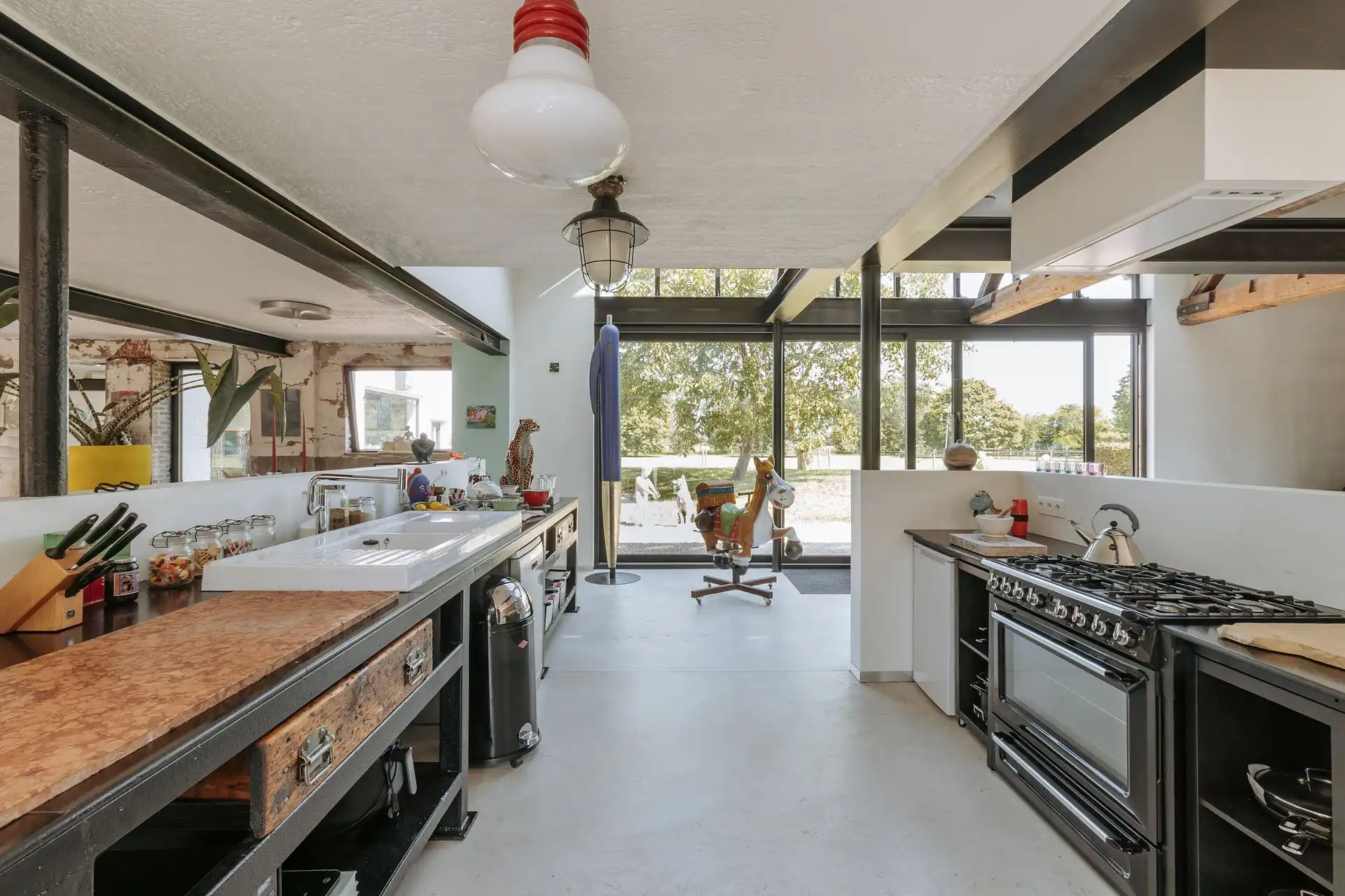 Uniek landgoed met hoeve, atelier, gastenverblijf en stallen foto 6