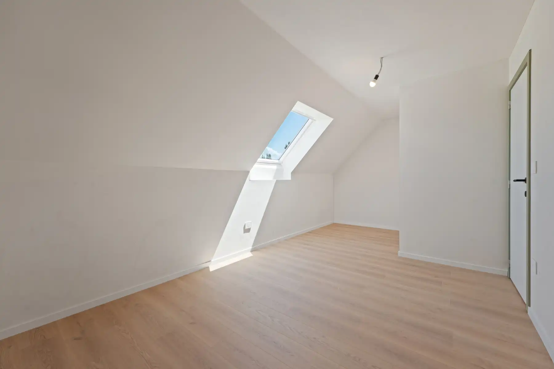 Tijdloze, halfopen nieuwbouwwoning foto 9