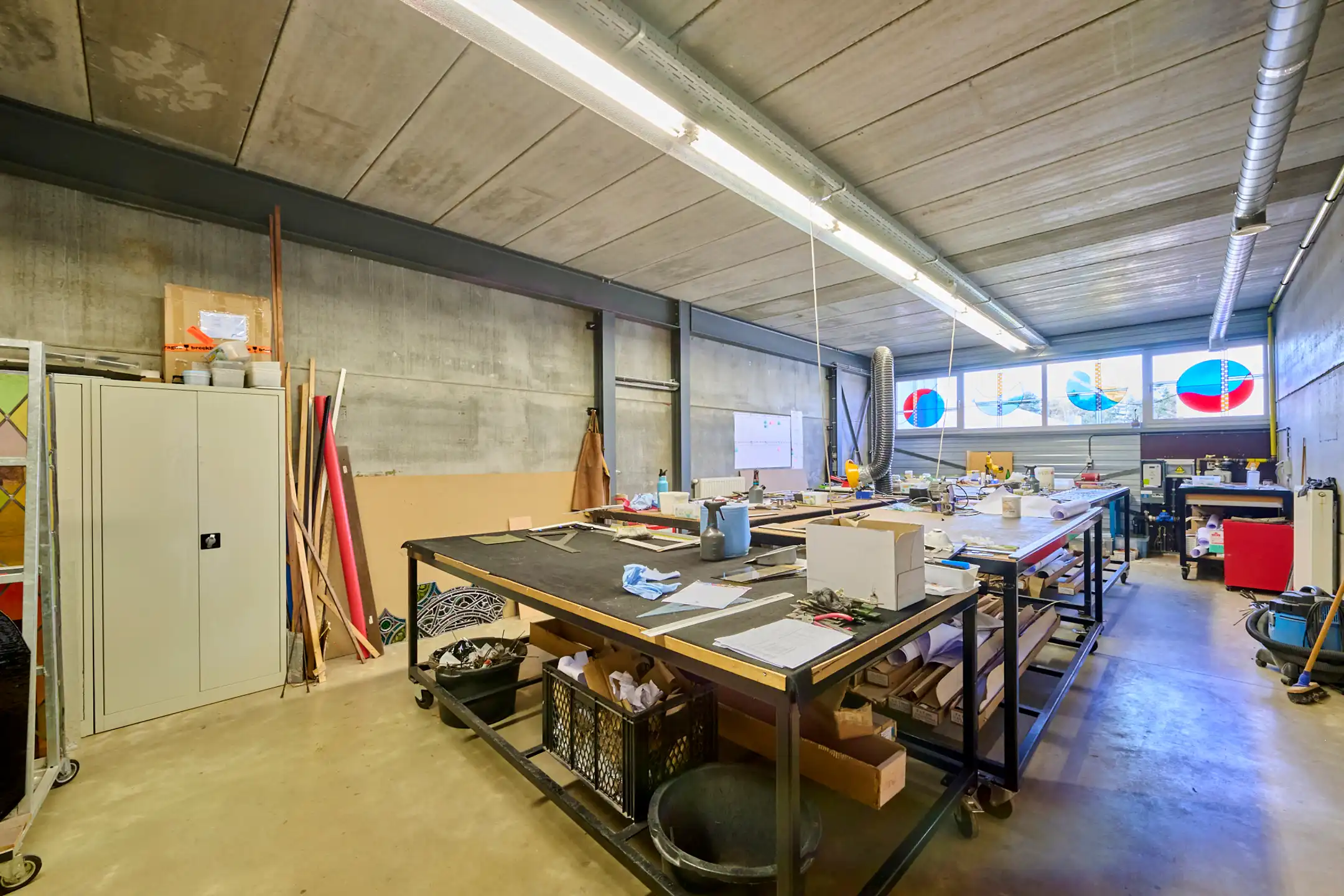 MULTIFUNCTIONEEL BEDRIJFSGEBOUW MET APPARTEMENT EN BUITENTERREIN foto 8