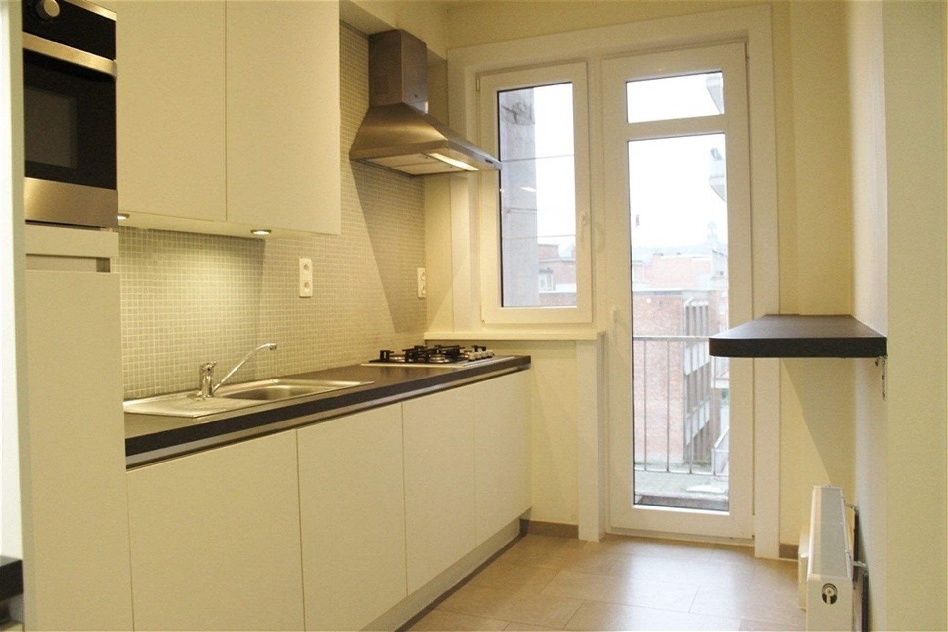 Gemeubeld appartement met 2 slaapkamers! foto 3