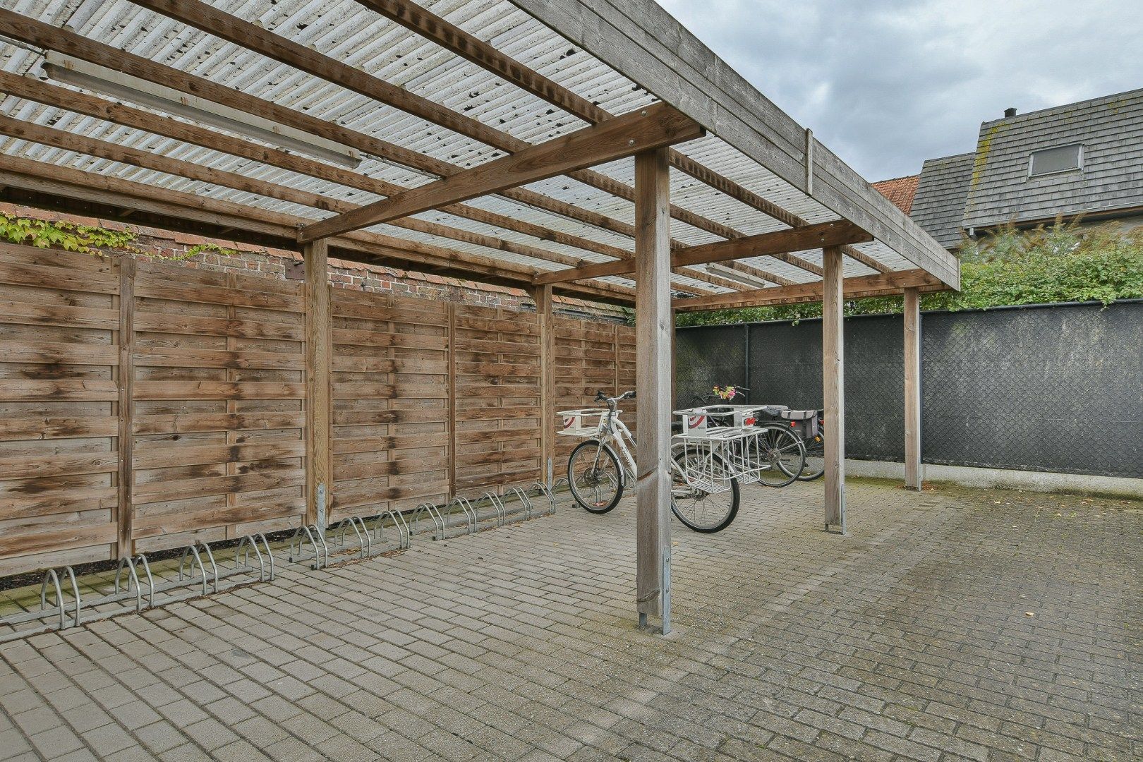 Recent instapklaar gelijkvloers appartement te Aartrijke foto 13
