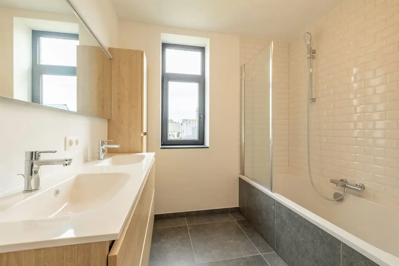 Nieuwbouw met vier slaapkamers, mooie tuin en centrale ligging foto 18