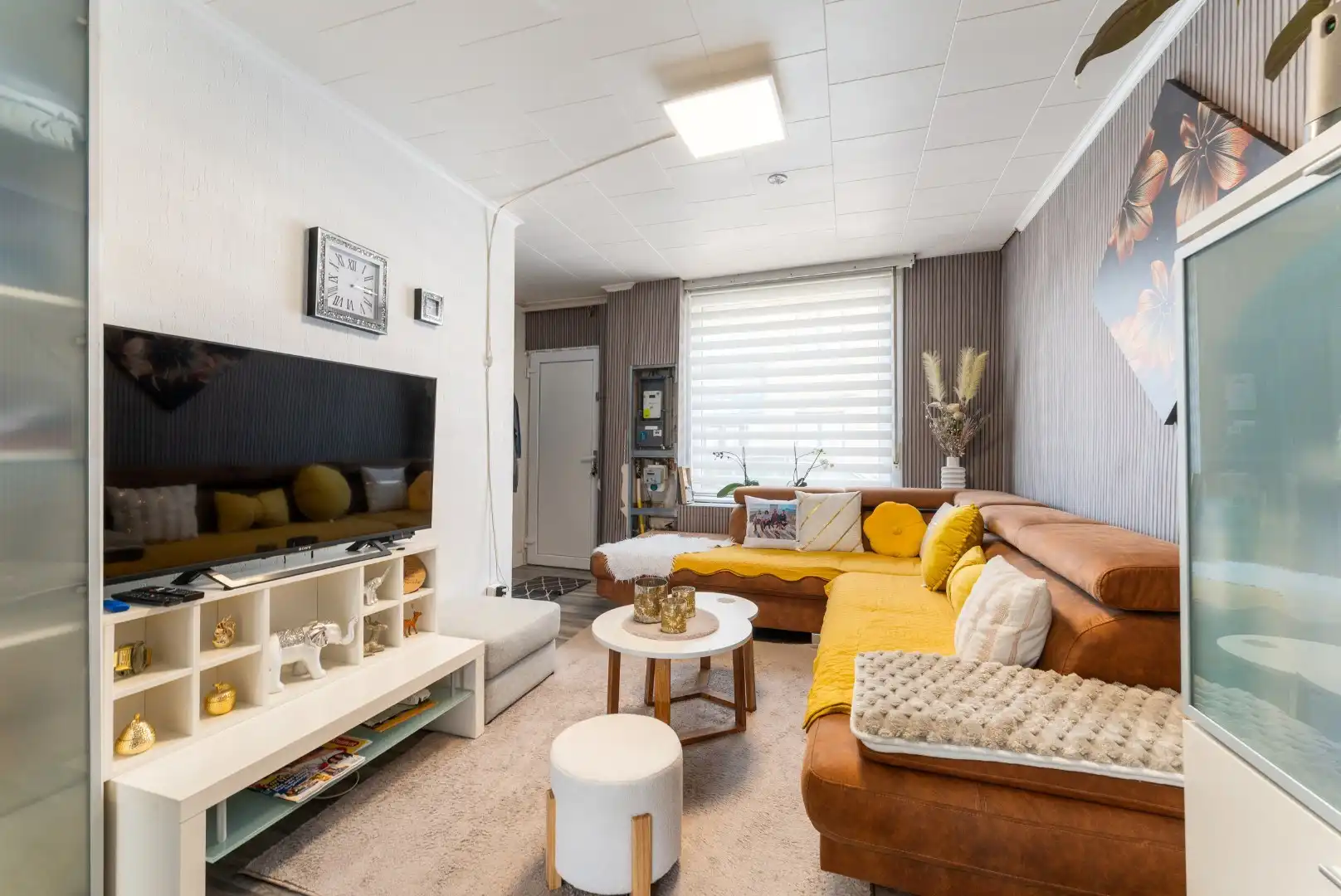 Centrale rijwoning met drie slaapkamers en terras in hartje Roeselare foto 3