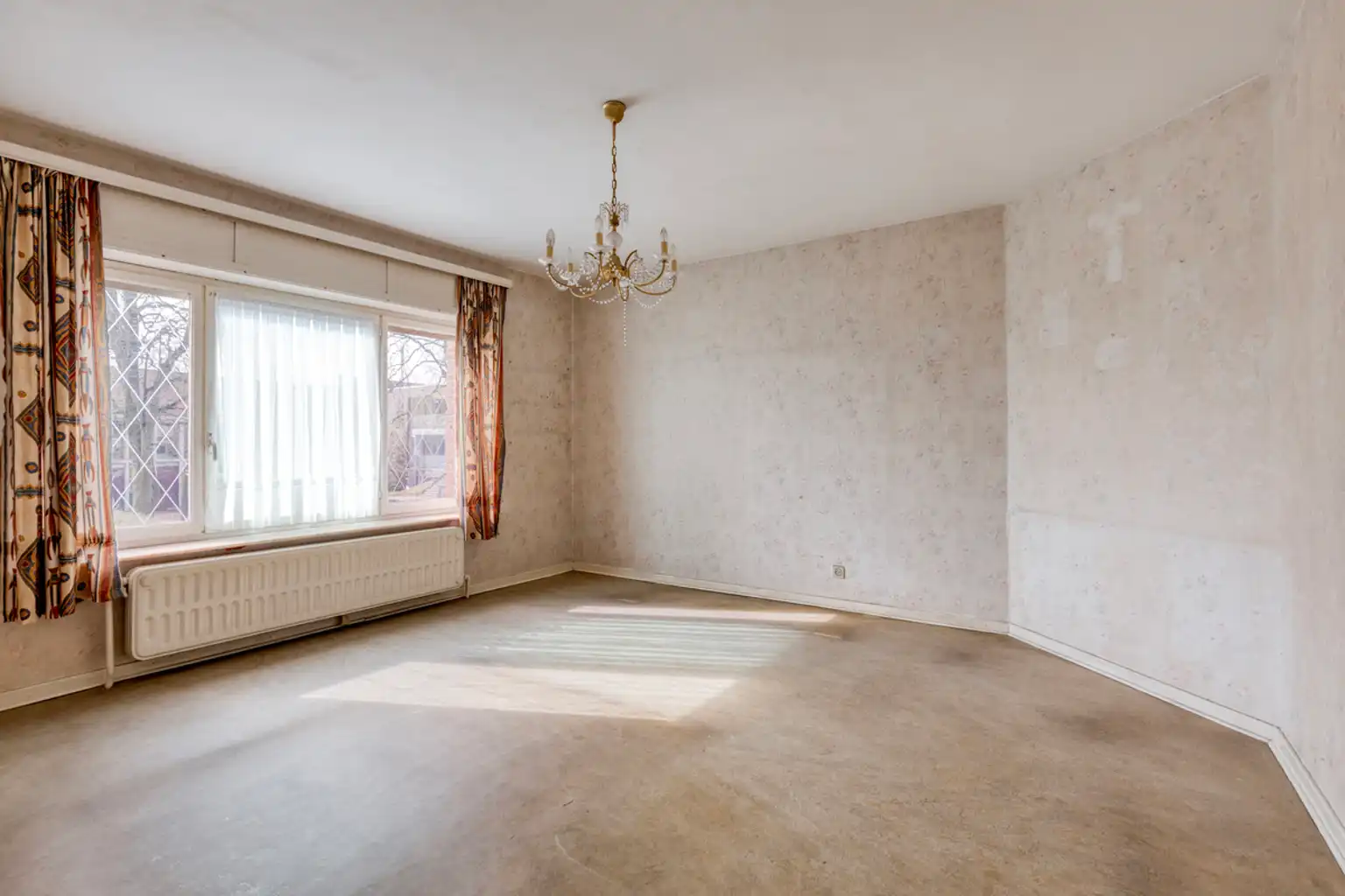 Ruime te renoveren tweegevelwoning op gunstige locatie foto 10