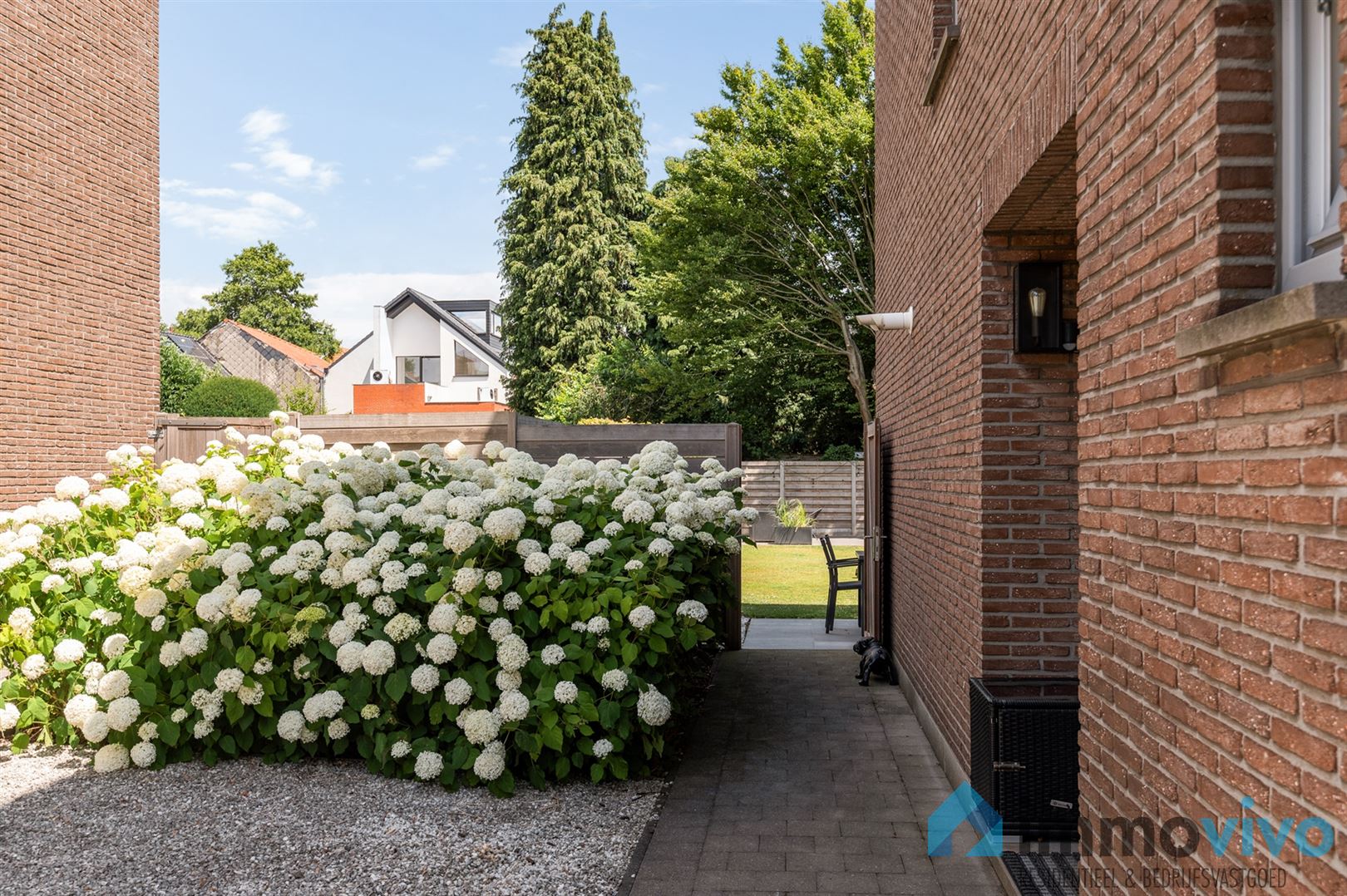 Gerenoveerde woning met prachtige tuin op toplocatie in Edegem foto 3