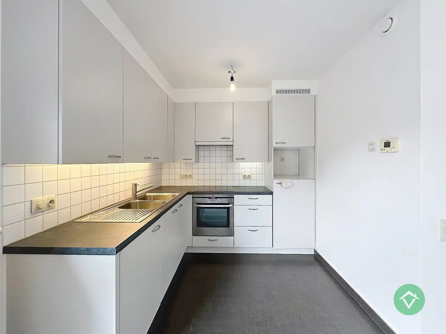 Instapklaar gelijkvloers appartement met staanplaats te Gistel foto 8