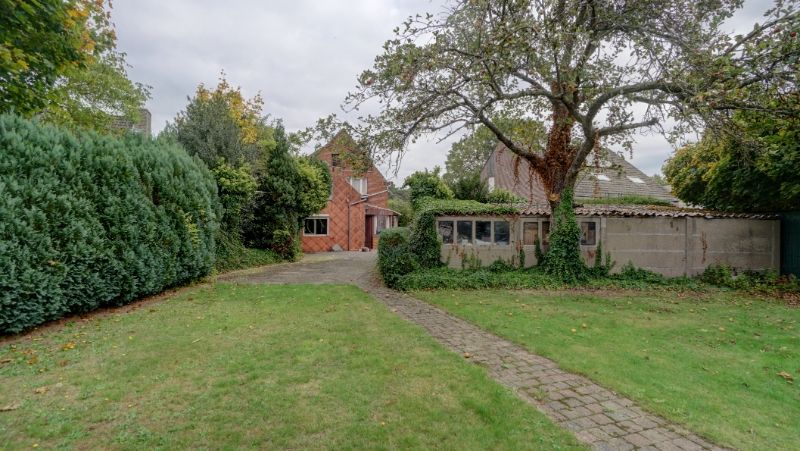 Te renoveren woonhuis van 141m² in open bebouwing met tuin op 5 are 83 ca foto 3
