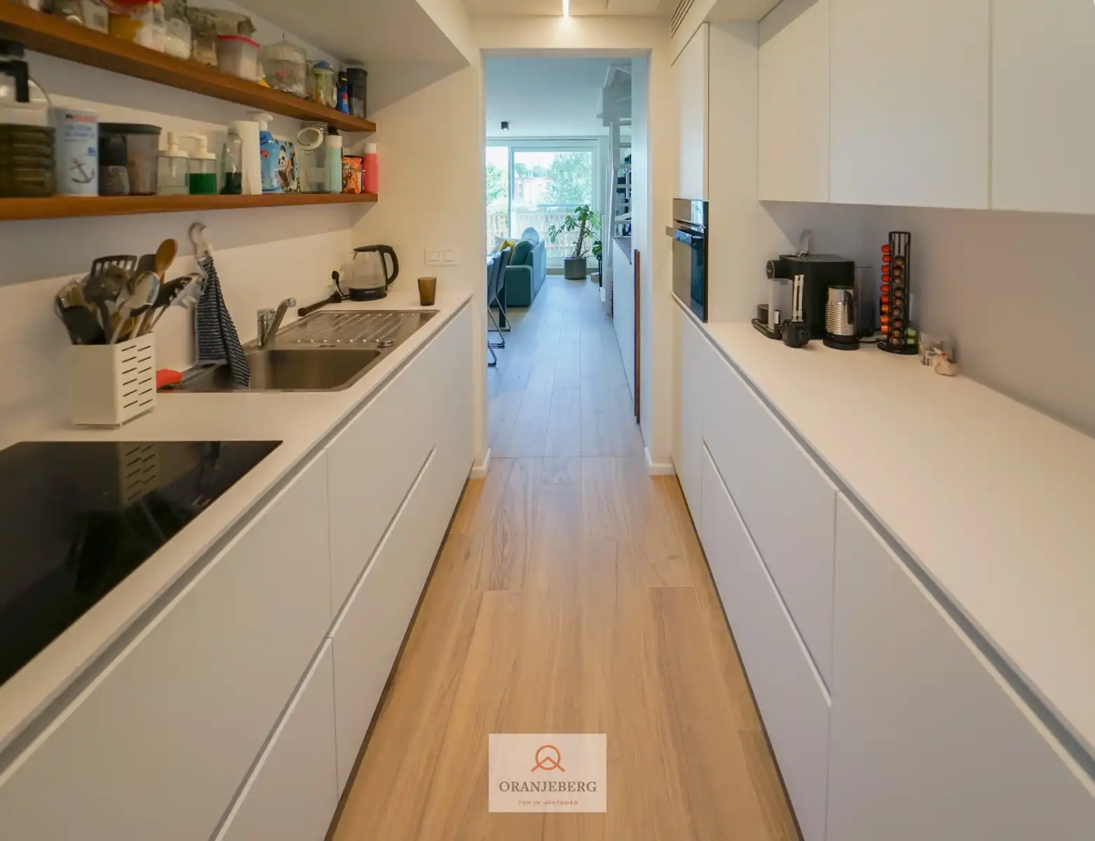 Instapklaar gerenoveerd duplex-app nabij Sint-Pietersstation! foto 3