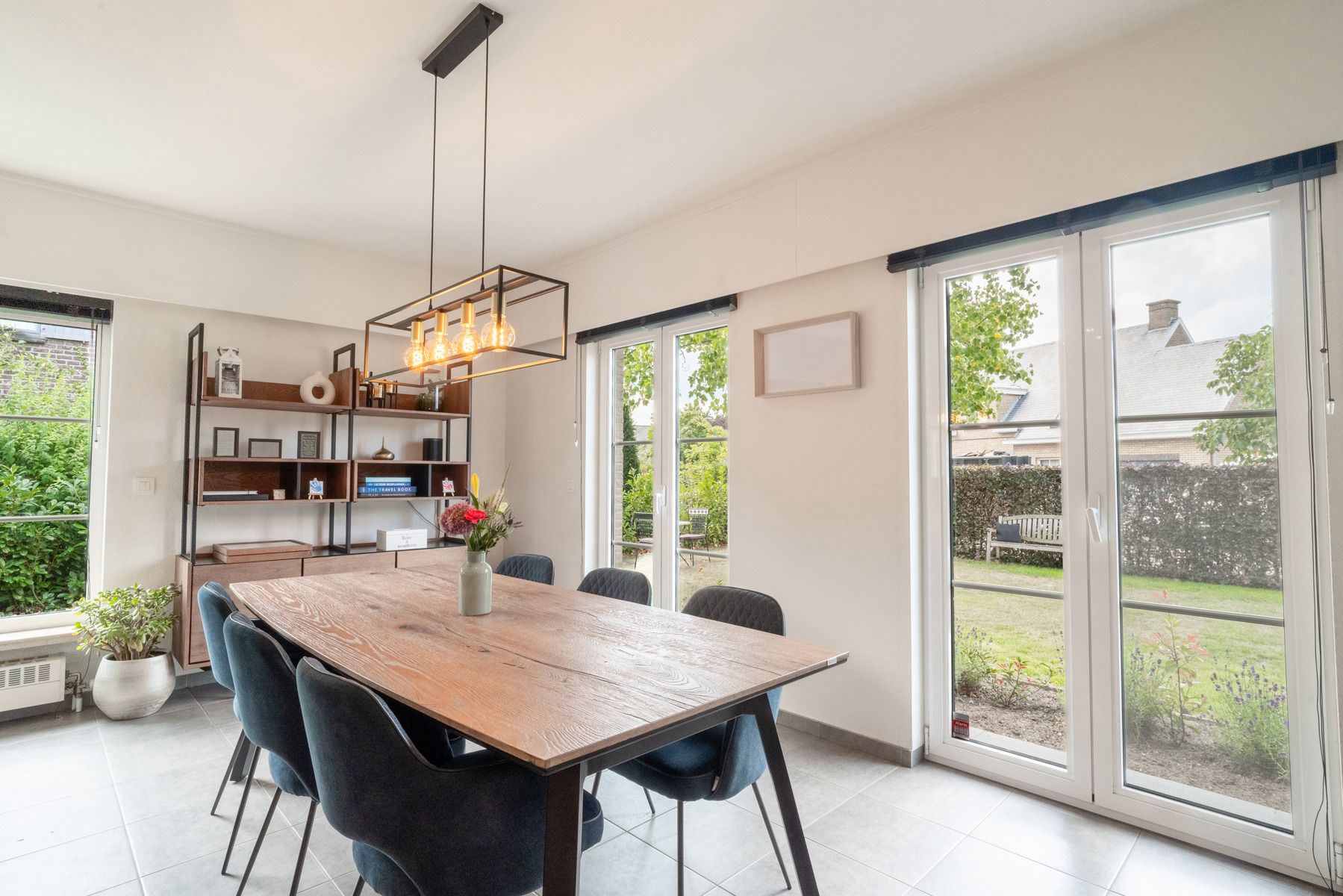 Instapklare en gerenoveerde villa met 3/4 slps en bureau foto 8