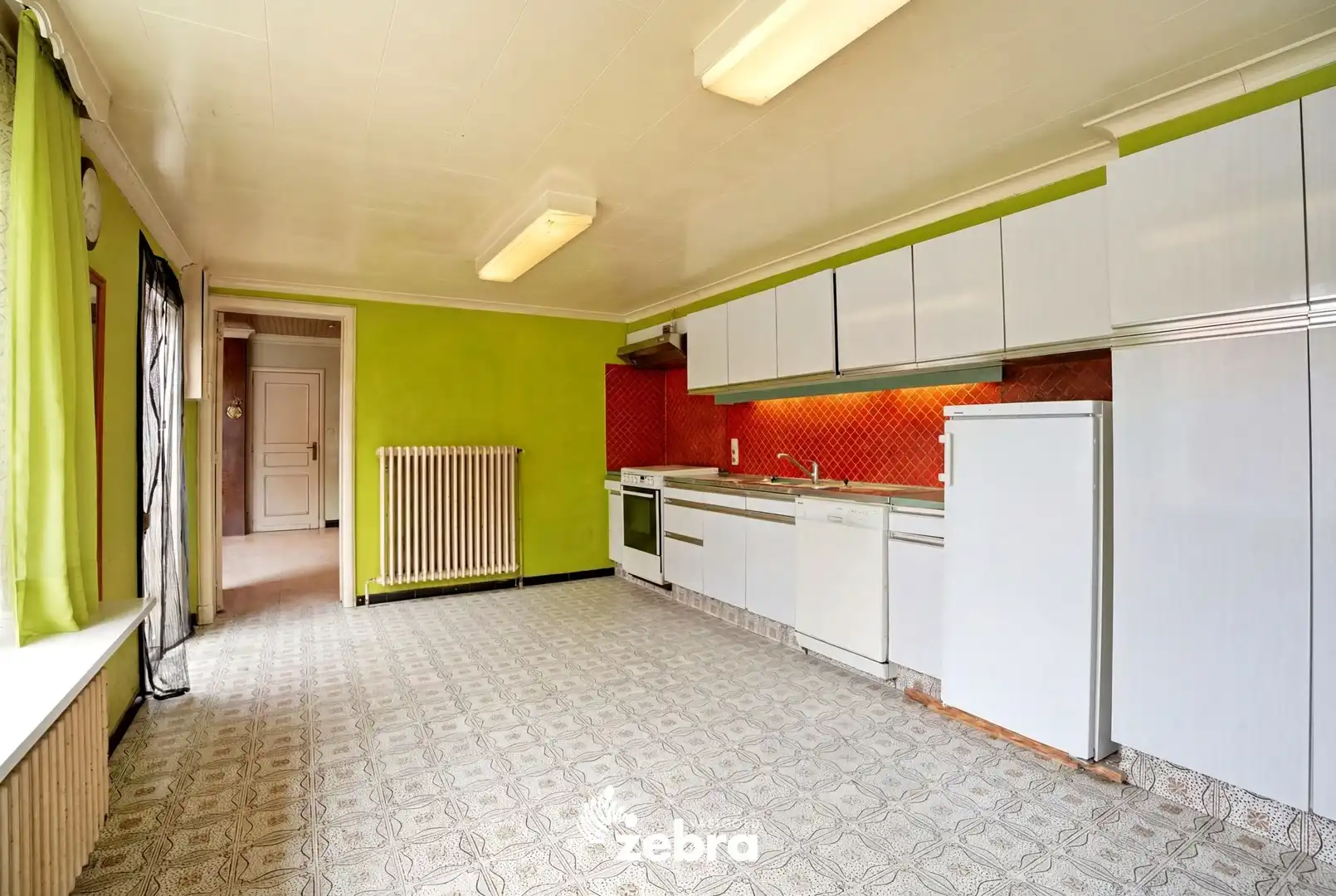 Ruime woning met 4 slaapkamers en tuin te Oostrozebeke! foto 11
