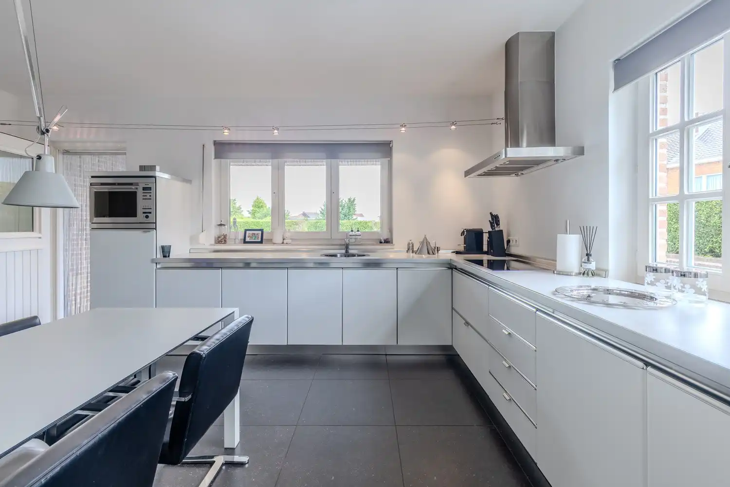 Verzorgde, instapklare woning met 3 slaapkamers én 2 badkamers in het gezellige Mopertingen, Bilzen-Hoeselt. foto 14