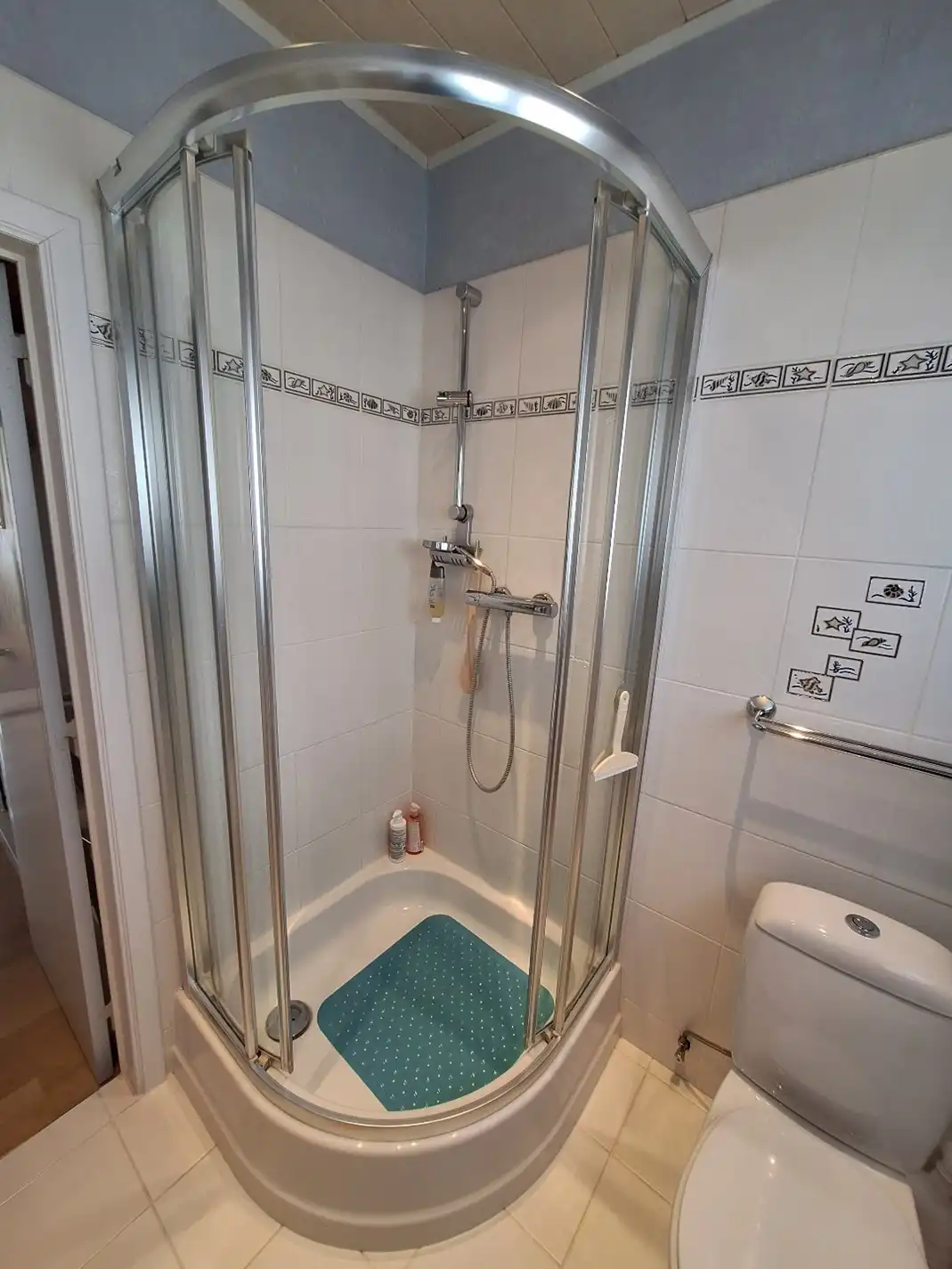 Goed onderhouden gezinswoning met garage en tuin foto 13