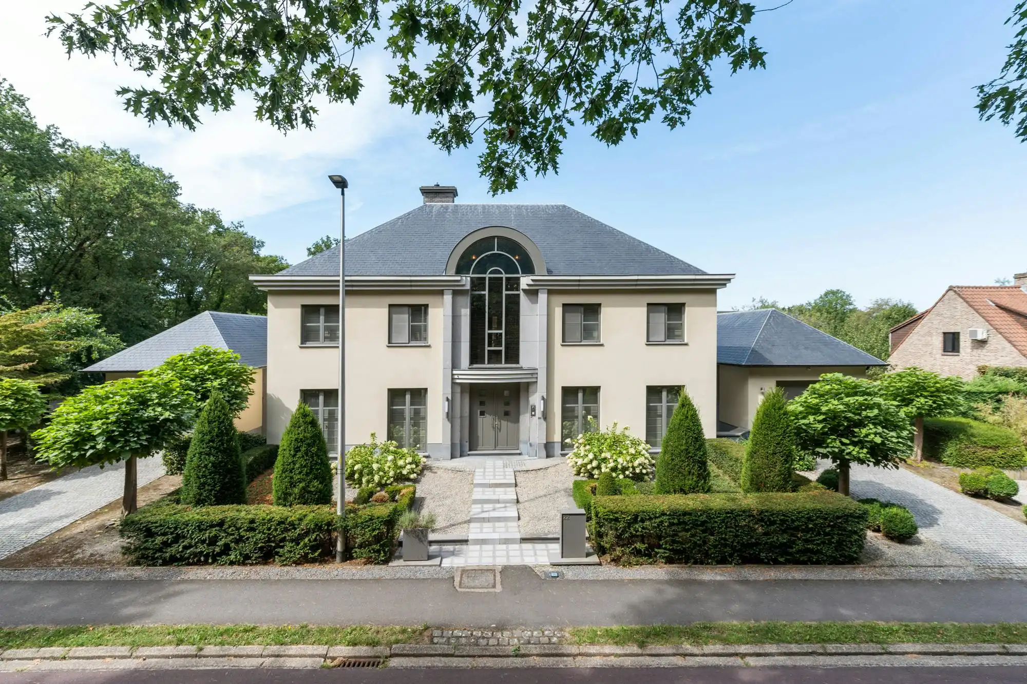 Exclusieve villa met praktijkruimte op toplocatie in Genk foto 3