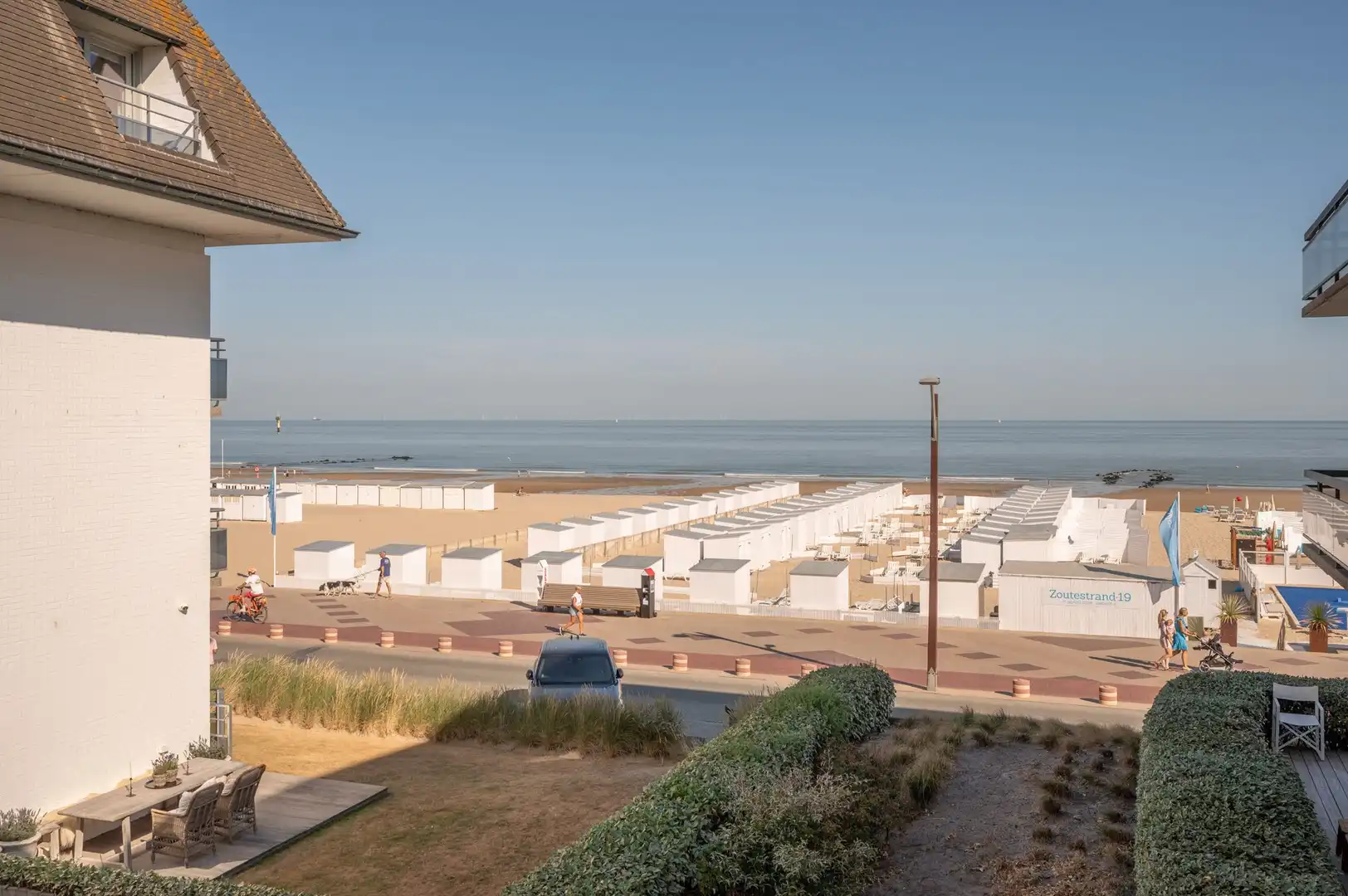 Luxueus gerenoveerd hoekappartement met zeezicht vlakbij de wandeldijk in het Zoute. foto 4