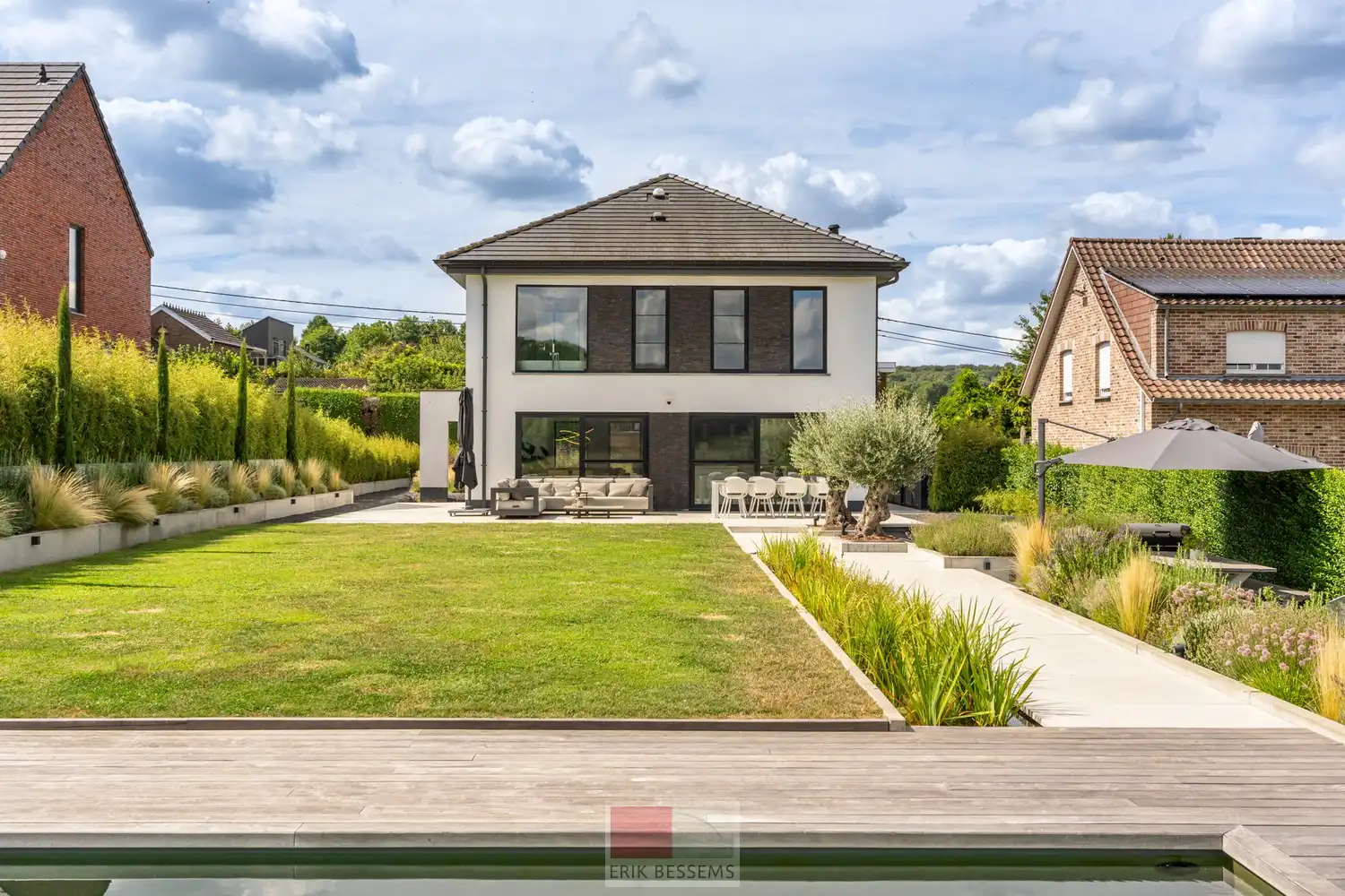 Op een royaal perceel van circa 910 m² ligt deze moderne en energiezuinige woning van circa 177 m² bewoonbare oppervlakte, met een weids panorama over het Limburgse Heuvelland. foto 36