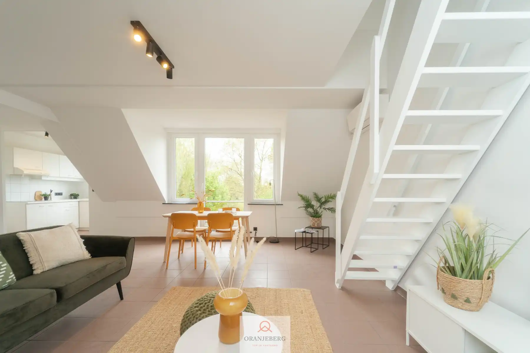 Instapklaar duplex-appartement Wondelgem! foto 4