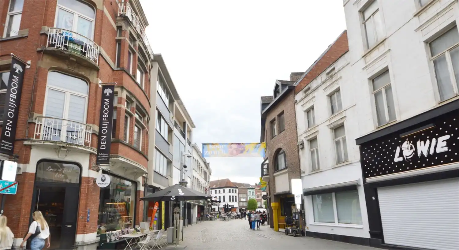 COMPLEET GERENOVEERD HANDELSPAND NABIJ GROTE MARKT foto 2