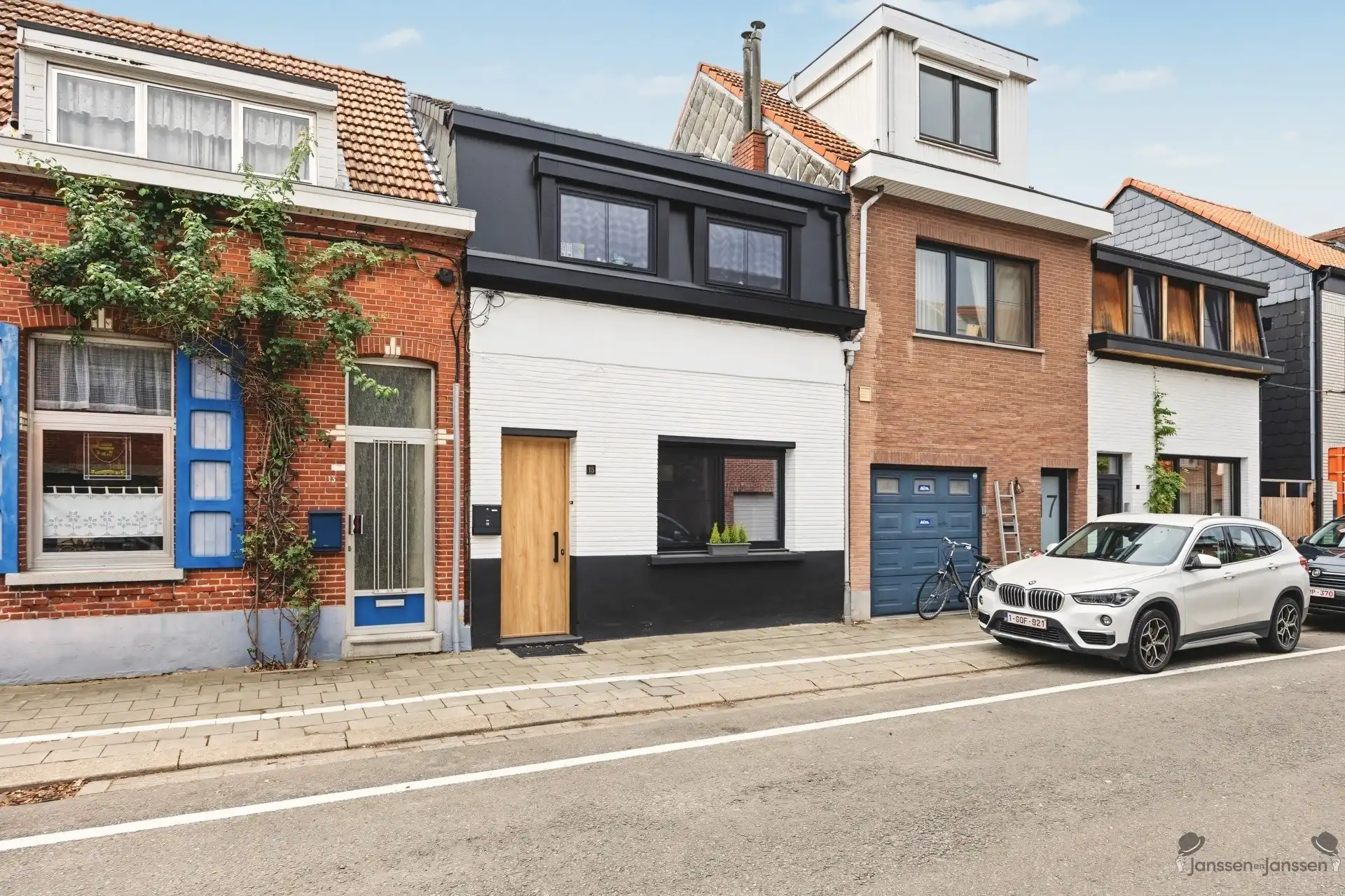 Gerenoveerde woning in gewilde straat in Schoten foto 2