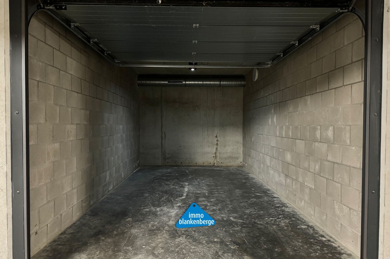 Ruime Garagebox in een Afgesloten Garagecomplex foto 2