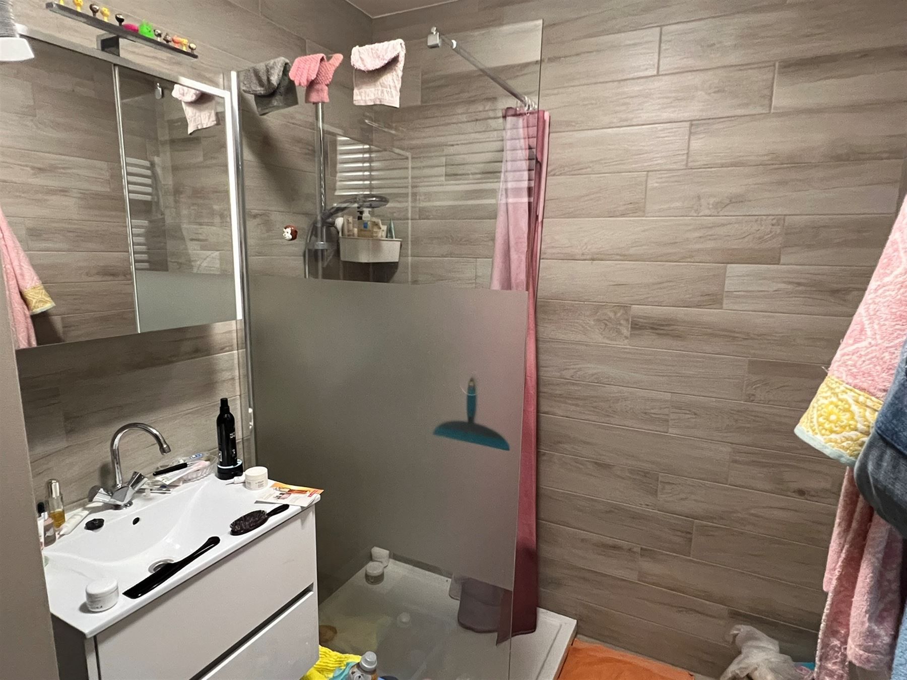 Instapklaar en energiezuinig appartement met 2 slaapkamers, terras en parking foto 7