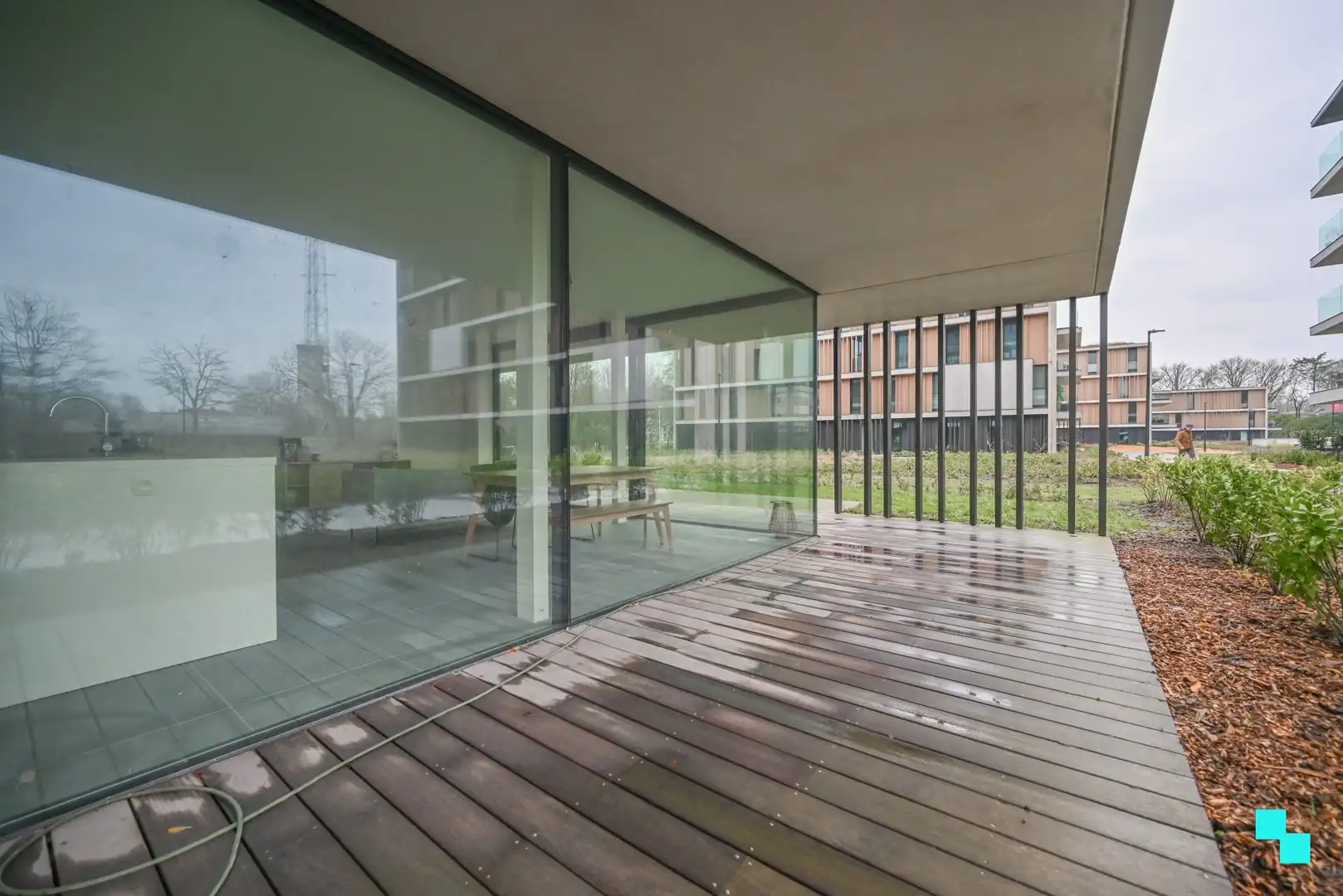 Gelijkvloers hoek appartement met riant terras foto 20