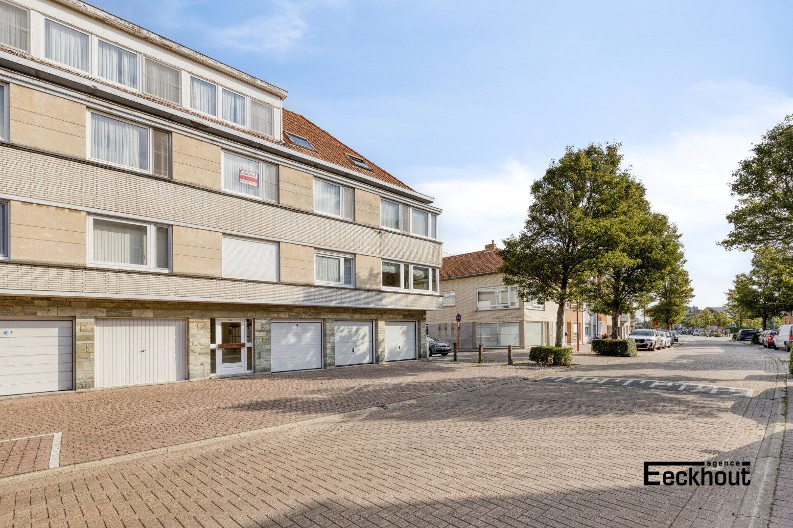 Zeer ruim hoekappartement in een rustige en brede straat op wandelafstand van het strand! foto 2