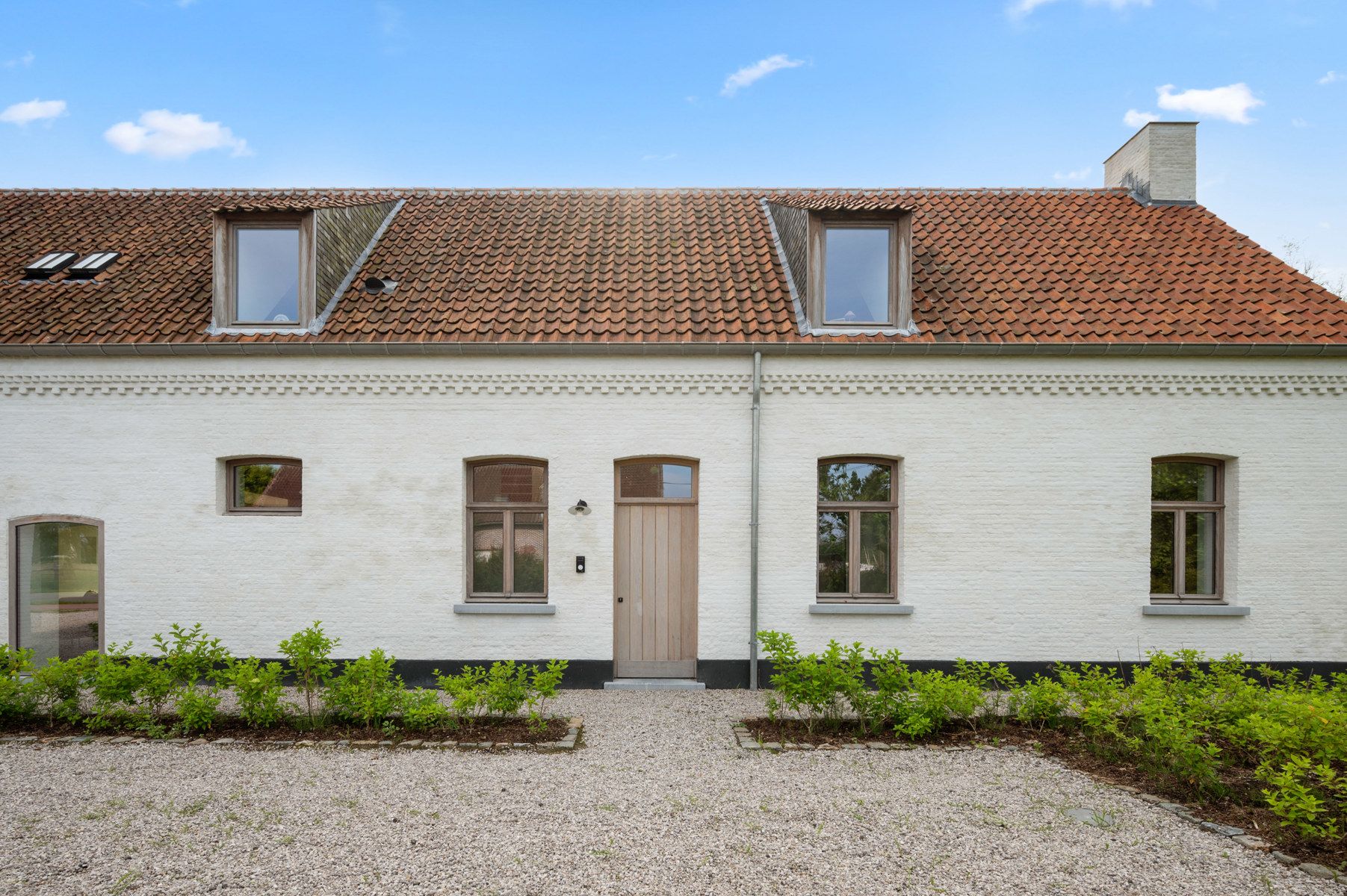 Exclusieve gerenoveerde hoeve te PUTTE op 3.258 m2 foto 4