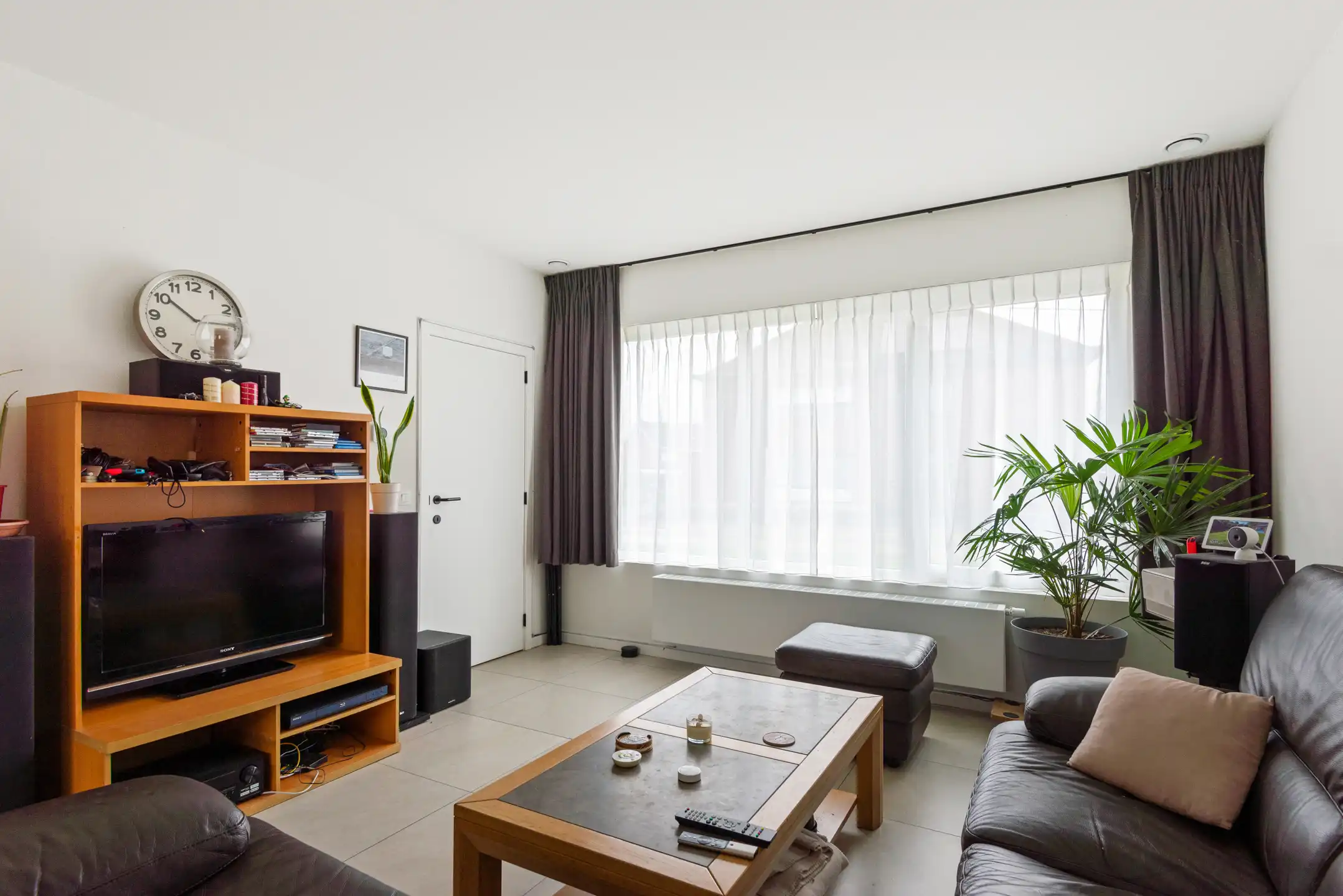 Moderne, instapklare Bungalow met 4 slpk. en 2 badk. en bijgebouw op 12 are 30 ca foto 7