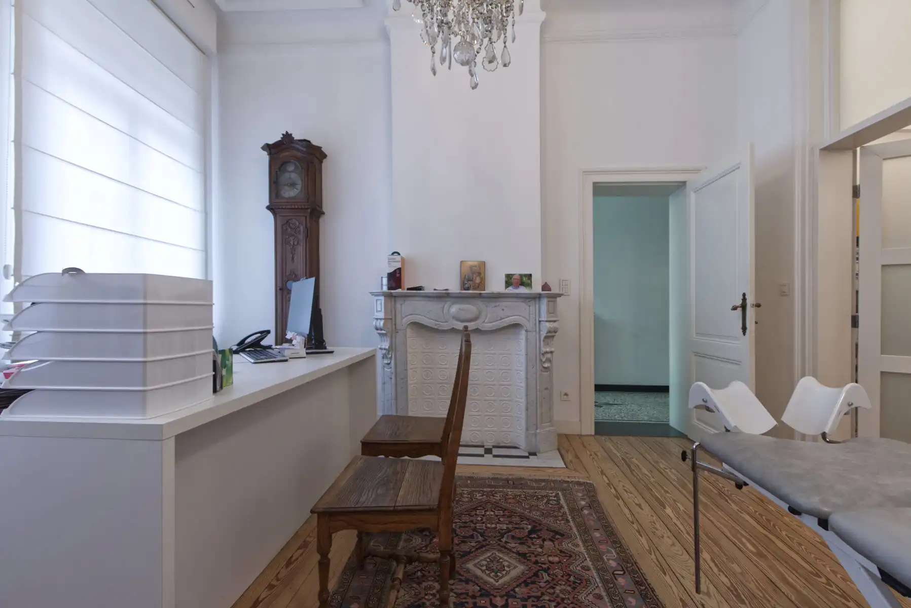 KANTOOR - 8 BURELEN - 16 tot 20 WERKPLAATSEN - PARKING MOG. foto 6