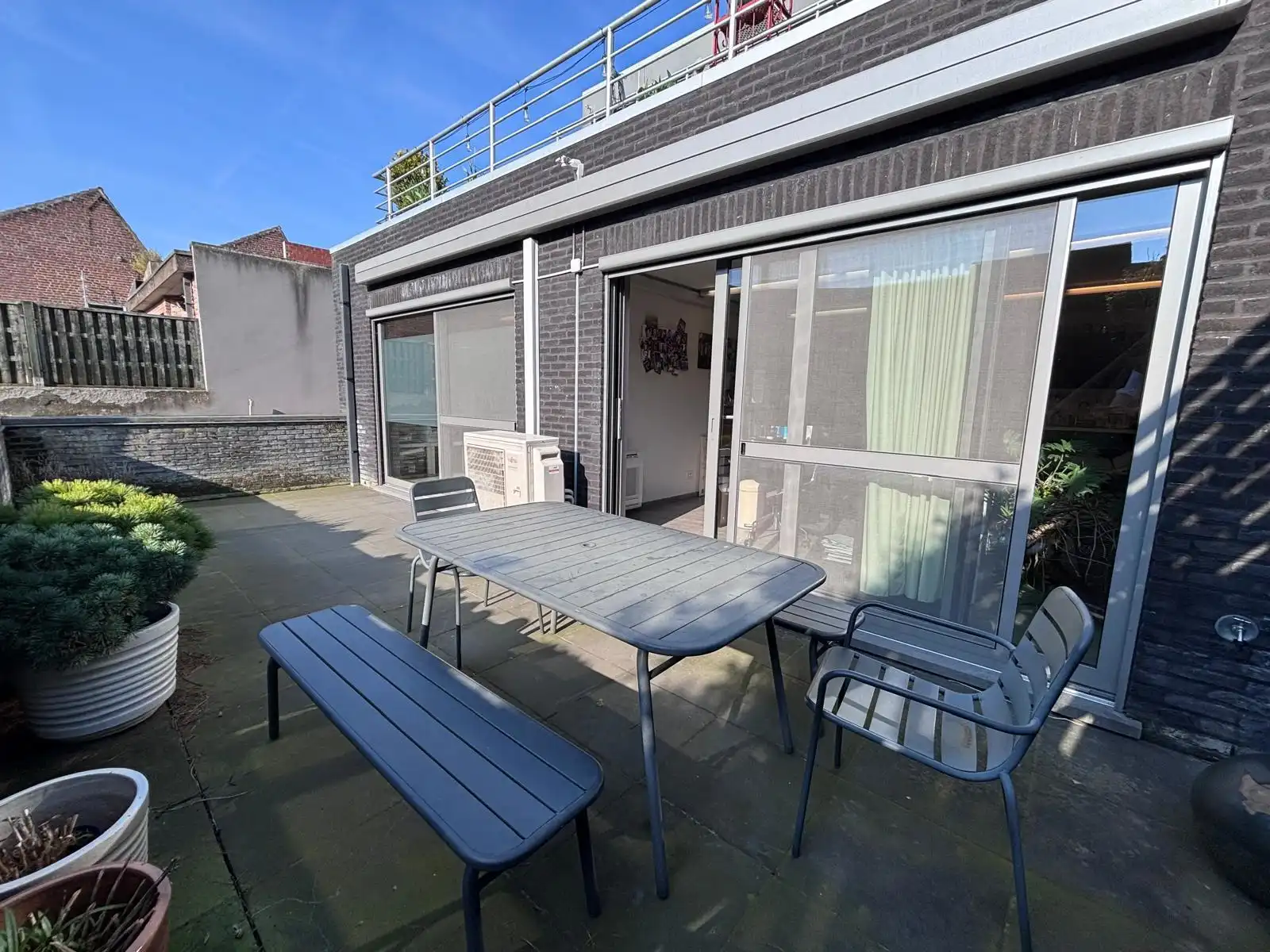 Instapklaar praktijk-/kantoorpand in het centrum van Tielt. foto 13