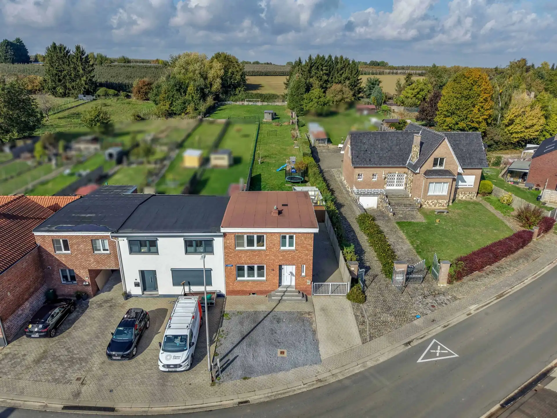 Ruime gezinswoning met drie slaapkamers foto 2