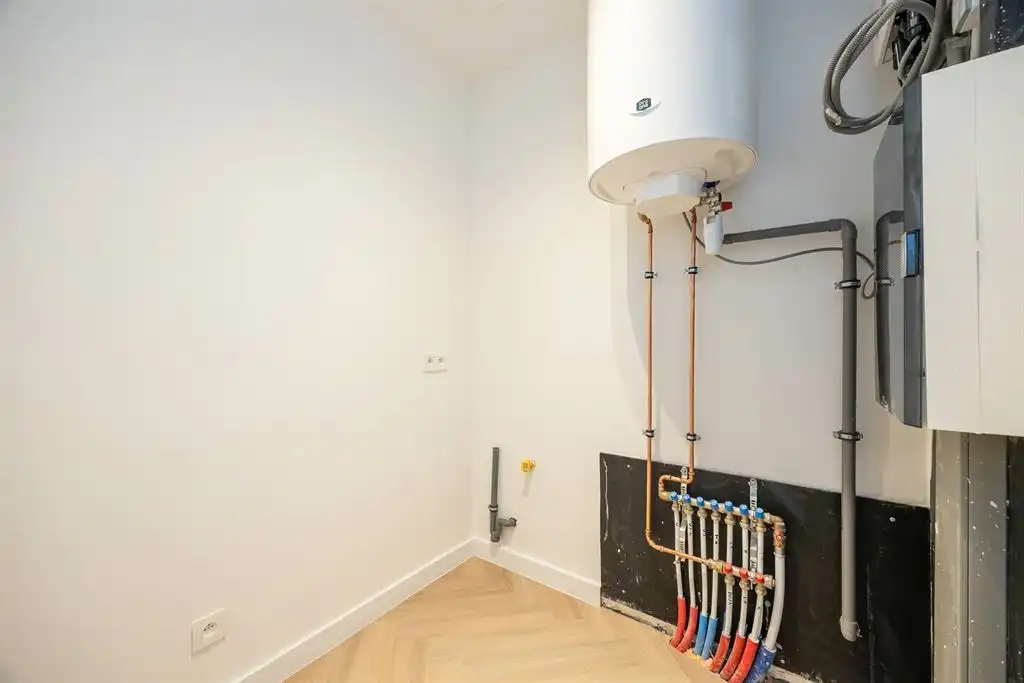 Gerenoveerd appartement met 2 slaapkamers foto 15