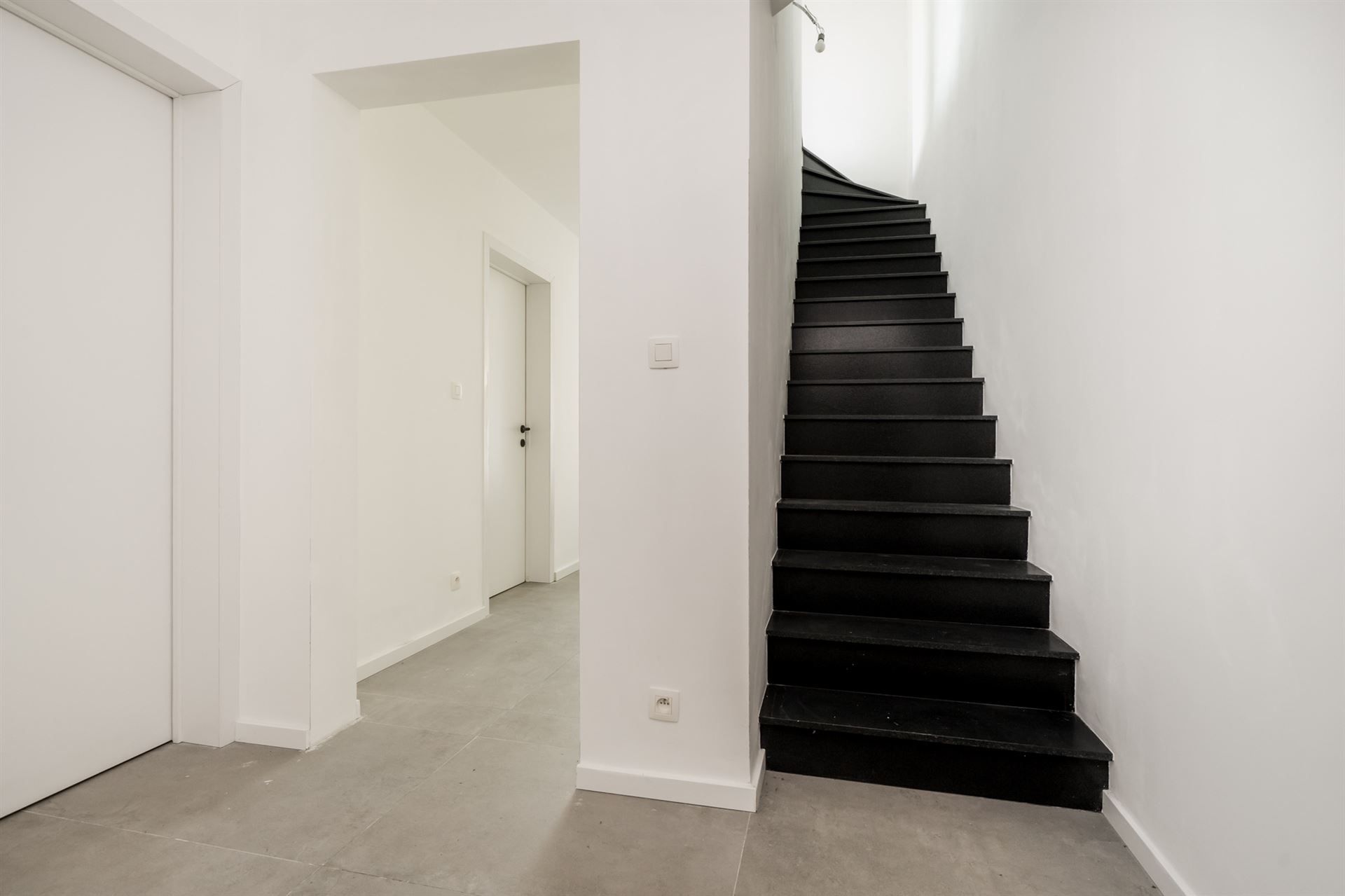 PRACHTIGE HALFOPEN NIEUWBOUWWONING met 3 / 4  slaapkamers en mogelijkheid om Privé met Professioneel te combineren (verkoop met registratierechten!) foto 8