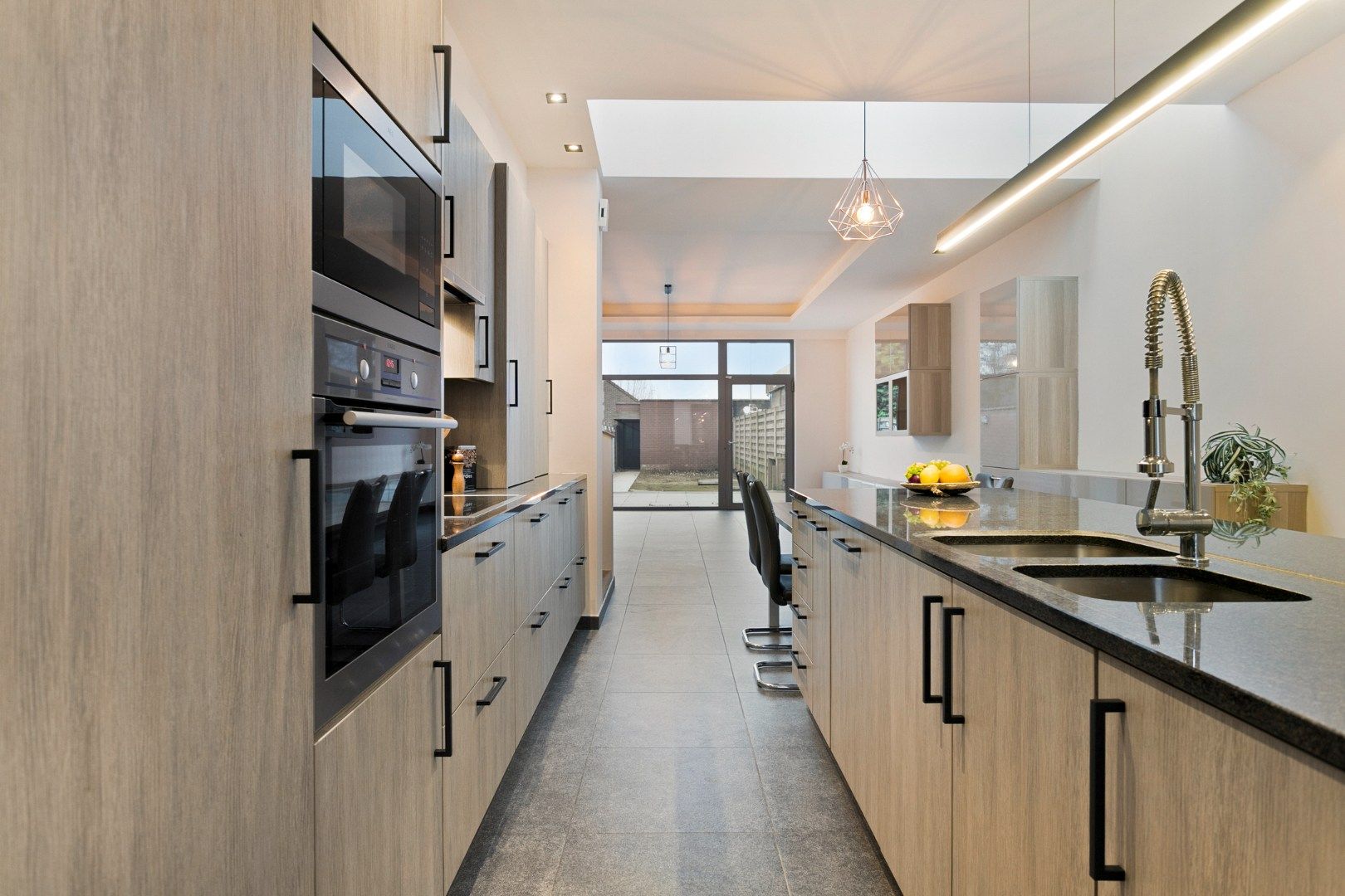 Gerenoveerde woning met prachtige leefruimte en garage! foto 5