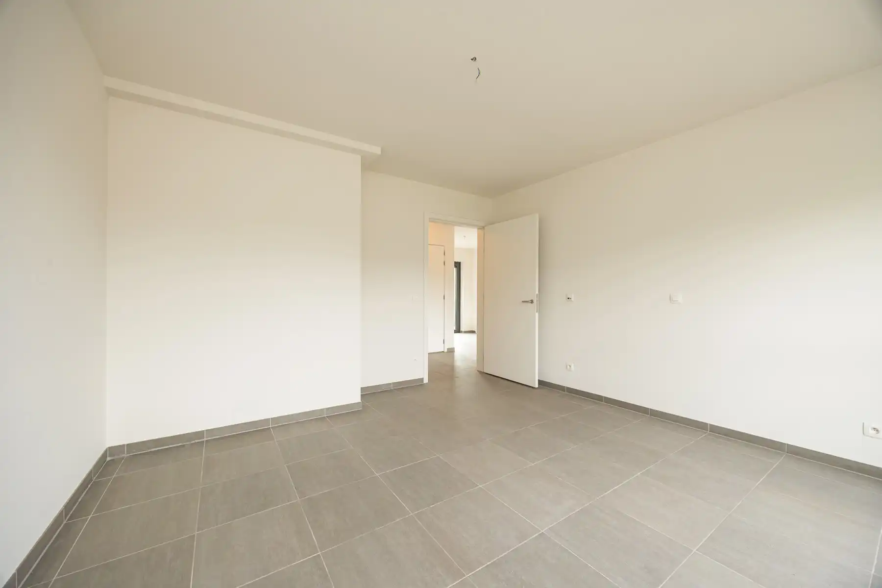ASSISTENTIEWONING MET 1 SLK, VEEL PRIVACY EN TERRAS TE GENK foto 18