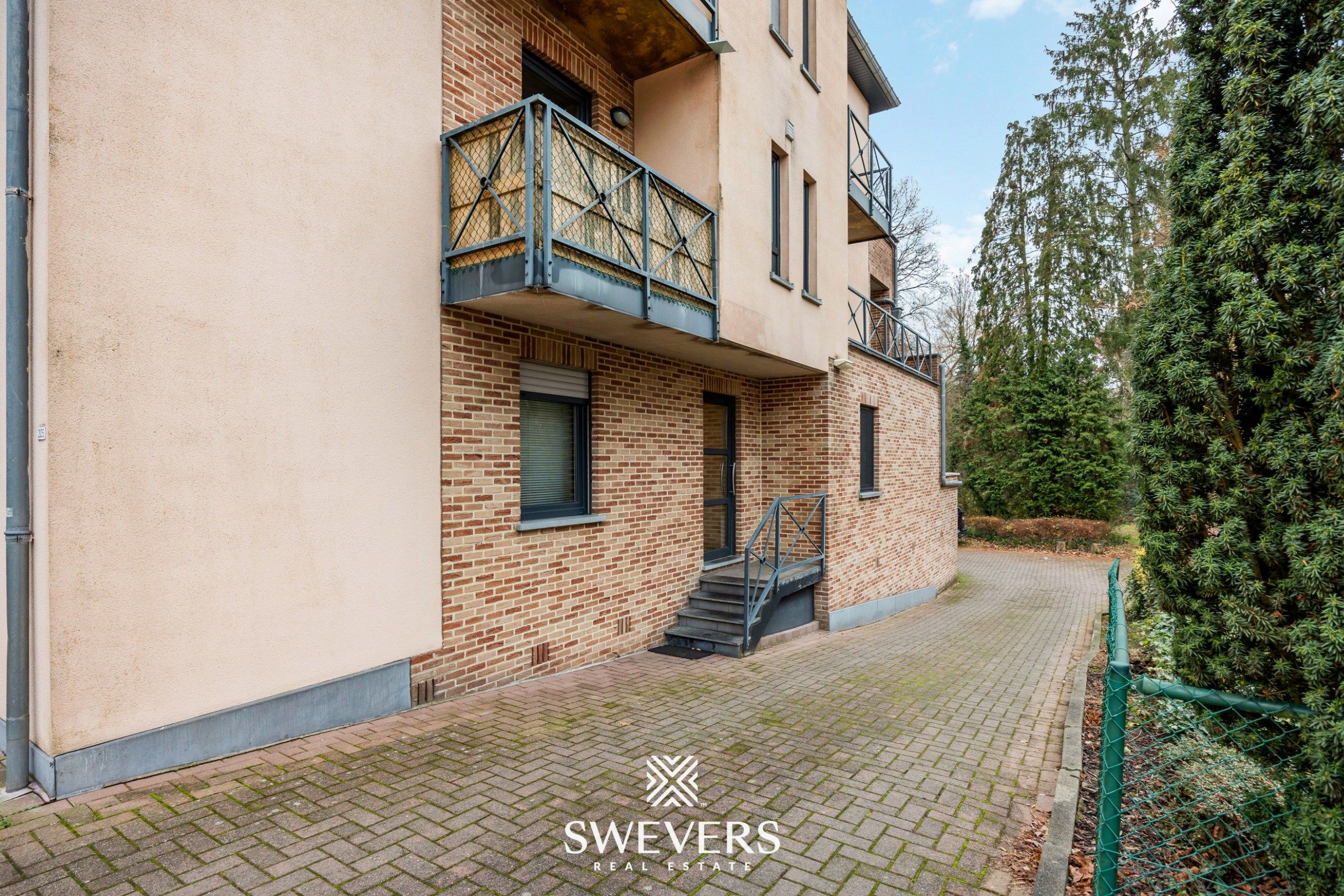 Hoogwaardig duplexappartement met zonnig terras op de bruisende Vennestraat in Genk  foto 26