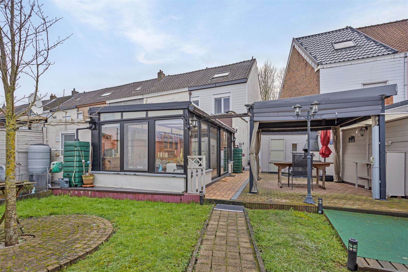 Gezellige 3-gevelwoning met 3 slaapkamers en ruime tuin op 4a 80ca foto 3