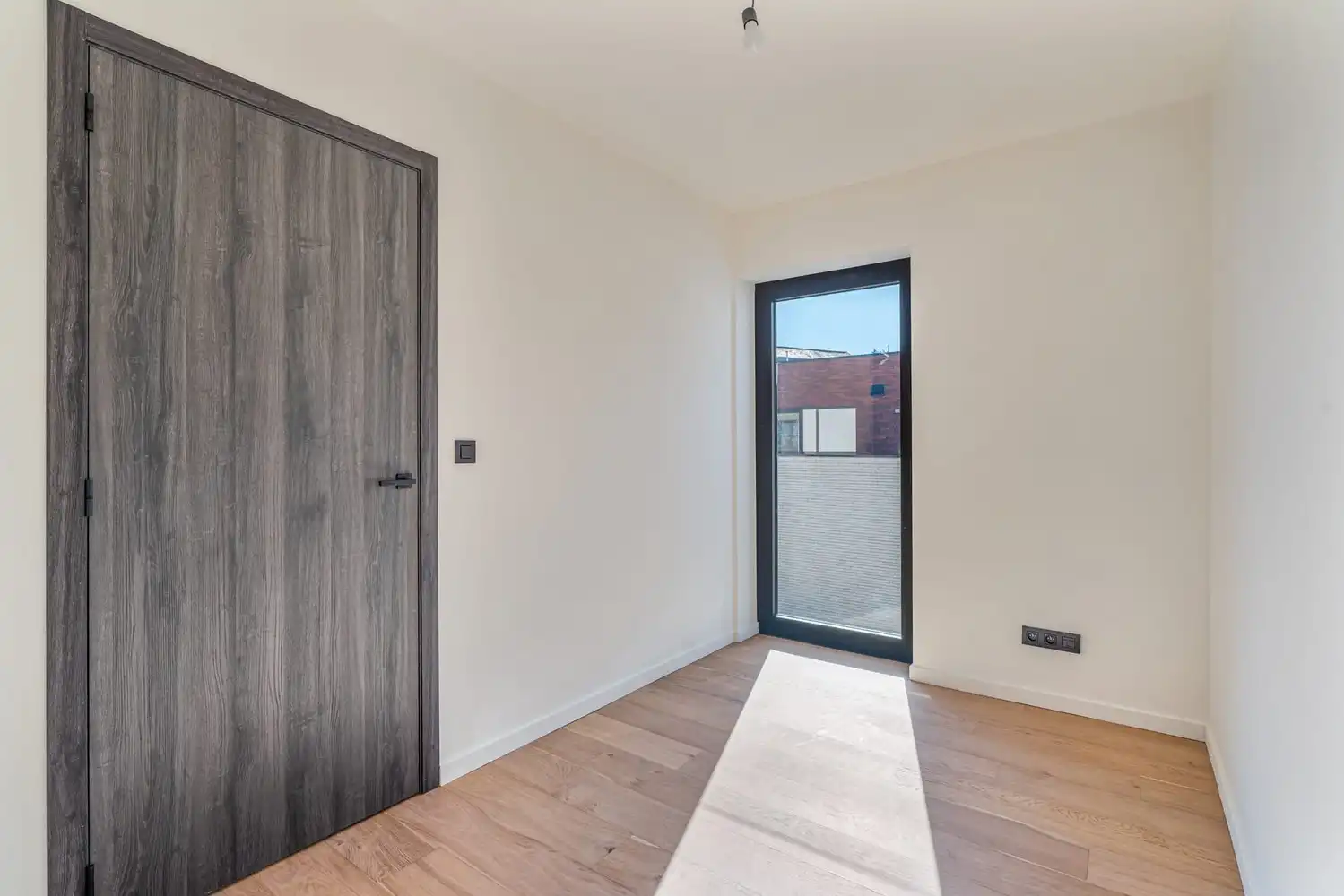 Instapklare nieuwbouw rijwoning met 3 slaapkamers en ruim terras! foto 14