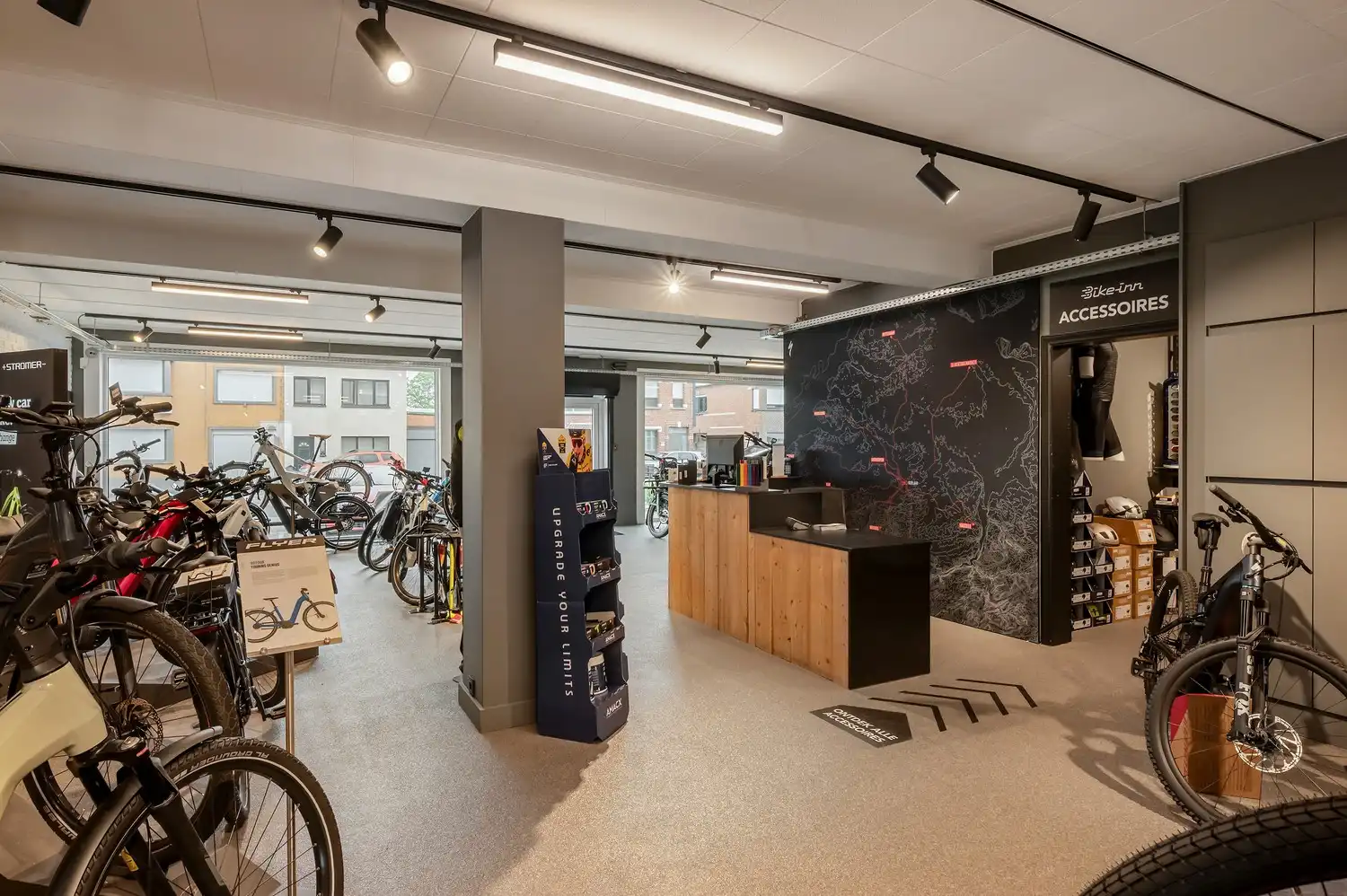 Opbrengsteigendom te koop – Handelsgelijkvloers + magazijnen foto 16