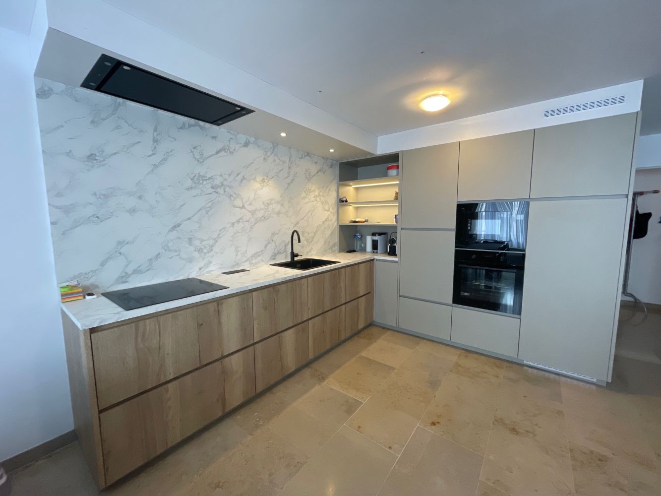 Prachtig ruim appartement met twee slaapkamers en een zongericht terras. foto 4