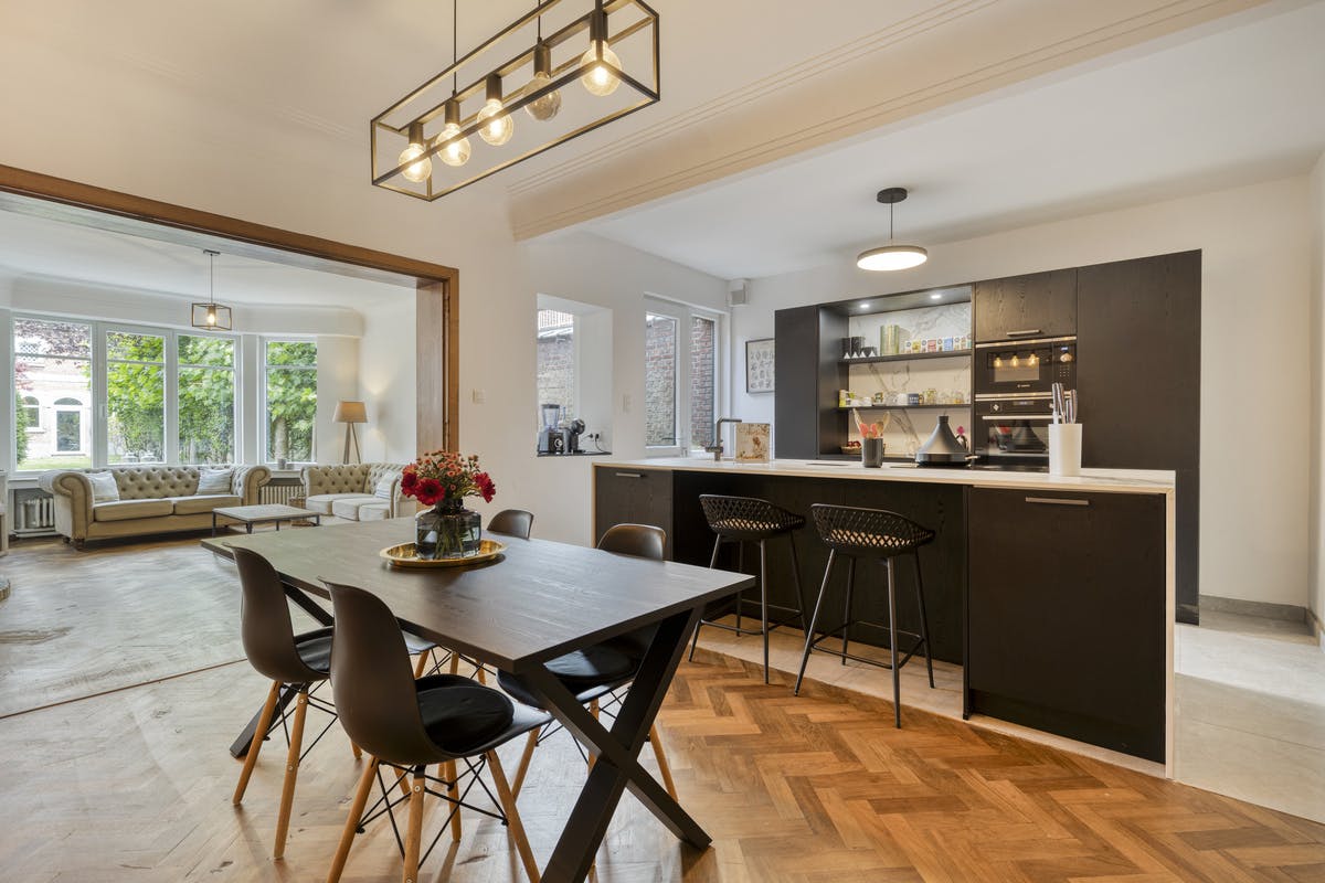 Statige woning in de Tuyaertsstraat in Boom foto {{pictureIndex}}