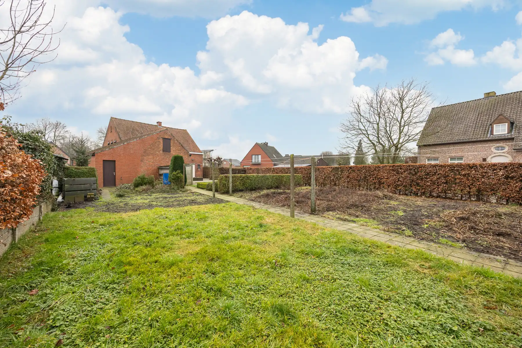 Vrijstaande eengezinswoning met 3 slaapkamers op een perceel van 912m².  foto 22