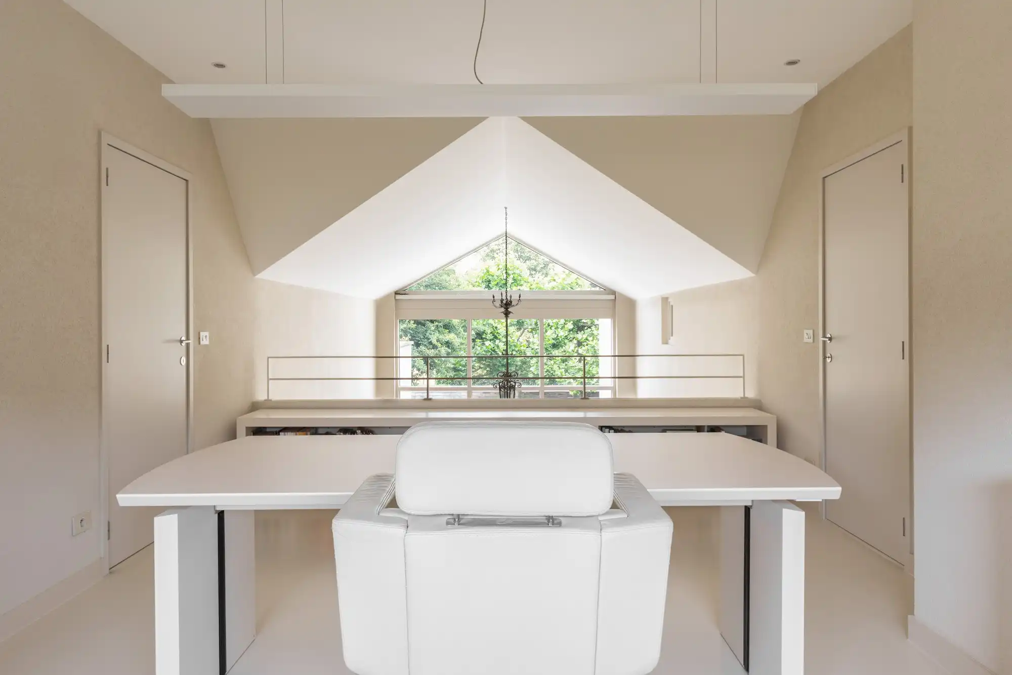 Rustig gelegen vernieuwde villa foto 26