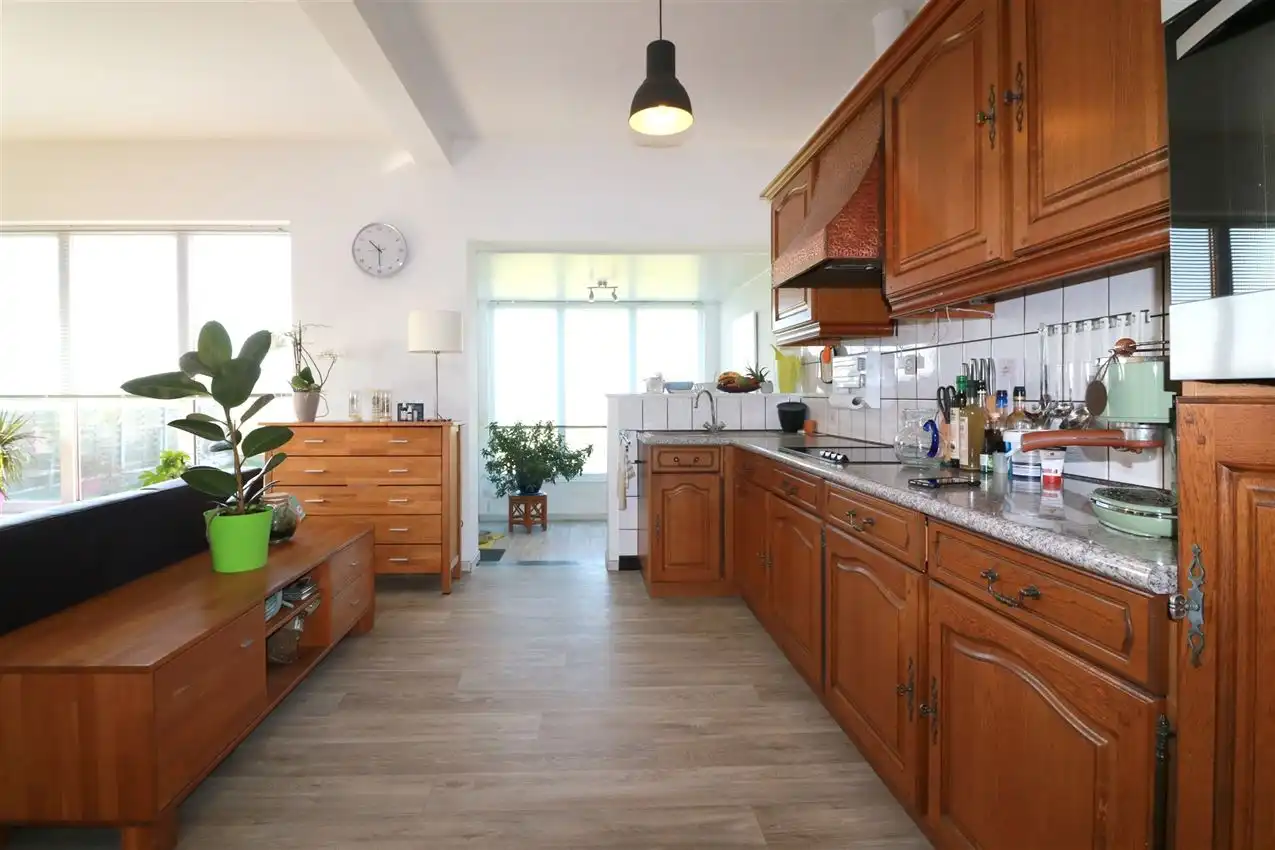 Gusting gelegen woning met 2 slpk, garage en tuin foto 11