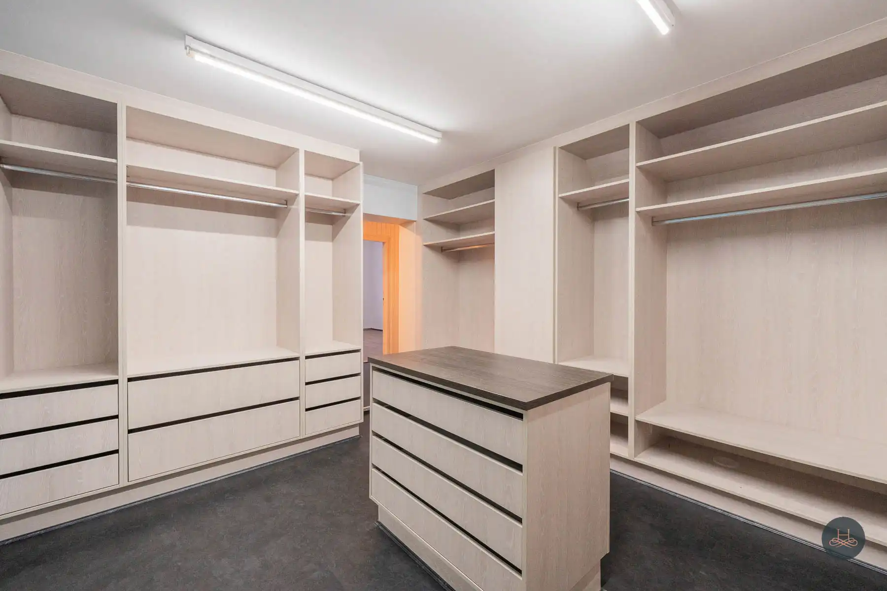 Woning met groot multifunctioneel bijgebouw in rustige straat foto 15