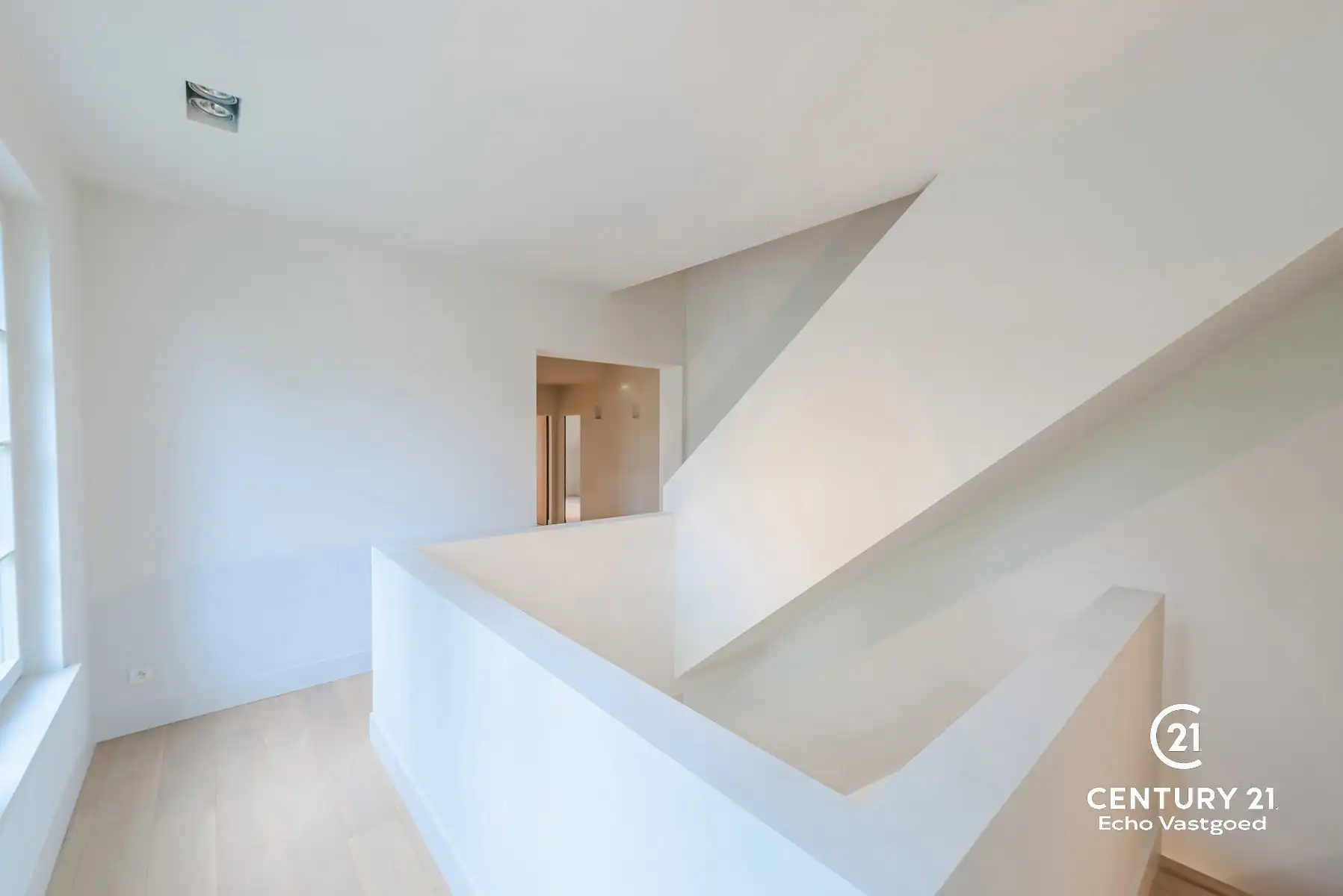 Unieke high-end villa met royaal woonoppervlak op 2415m² foto 16