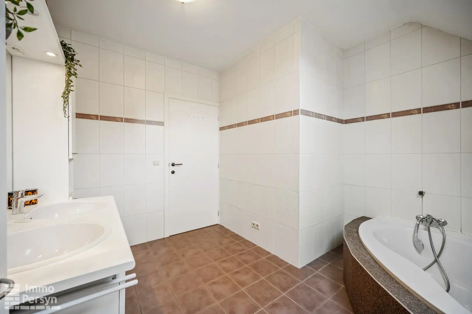 Instapklaar duplexappartement met 2 slpks en staanplaats te Diest foto 17