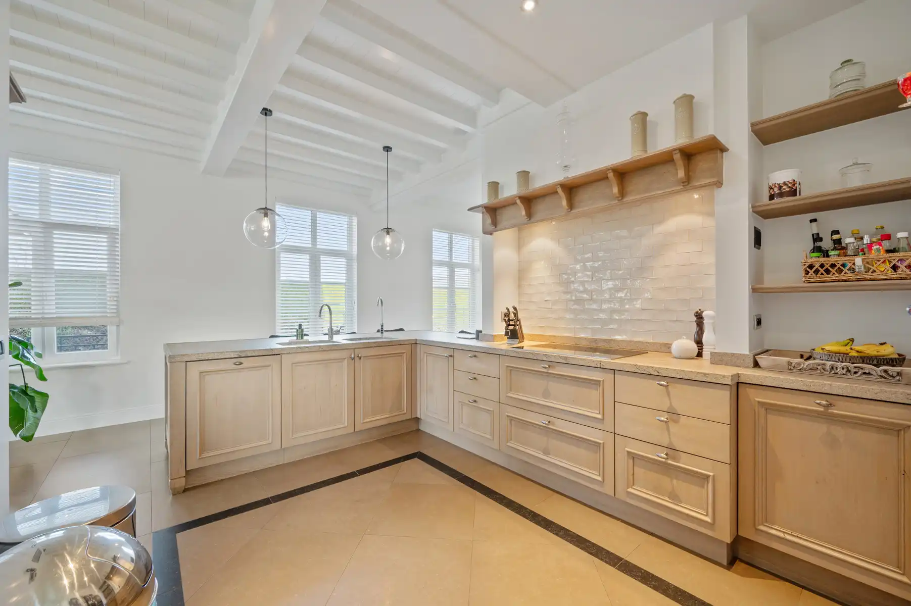 Prachtige villa in tijdloze architectuur te SCHRIEK foto 12