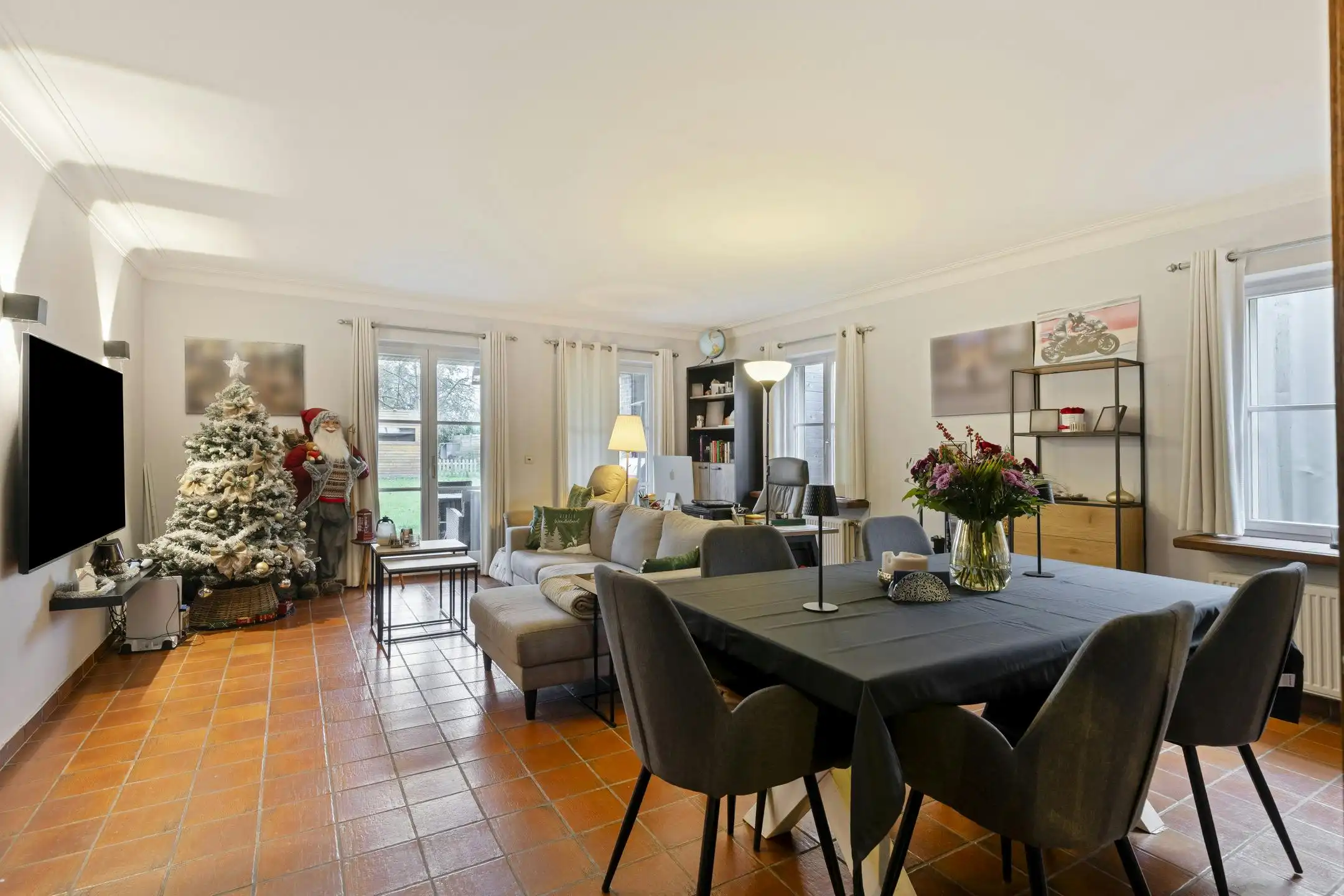 Ruime bungalow met gastenverblijf of ruimte voor bijberoep foto 4