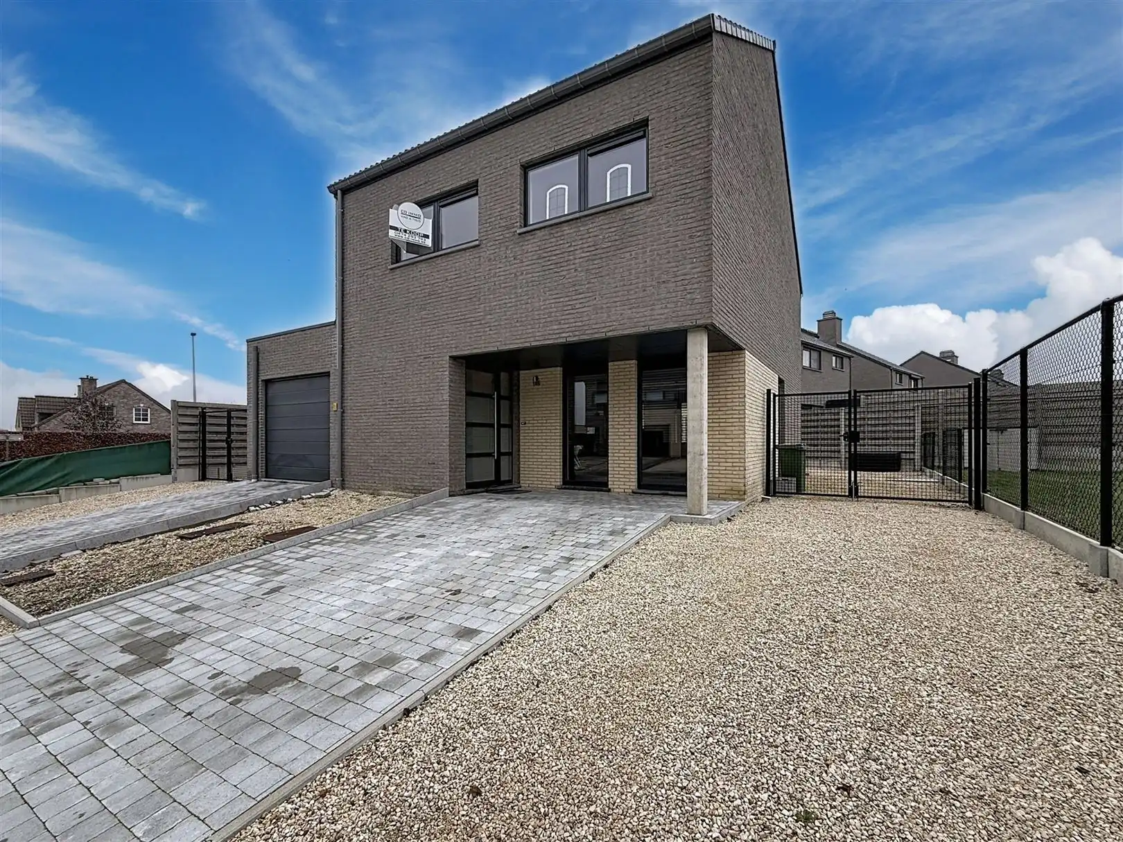 Instapklare open bebouwing, garage, 3 slpks en tuin, 4a 63ca foto {{pictureIndex}}